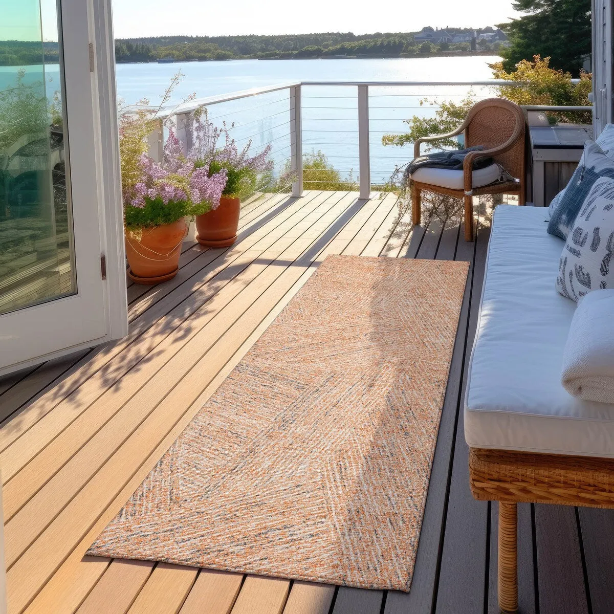 Machine Washable Indoor/ Outdoor Solid Geo Chantille Rug