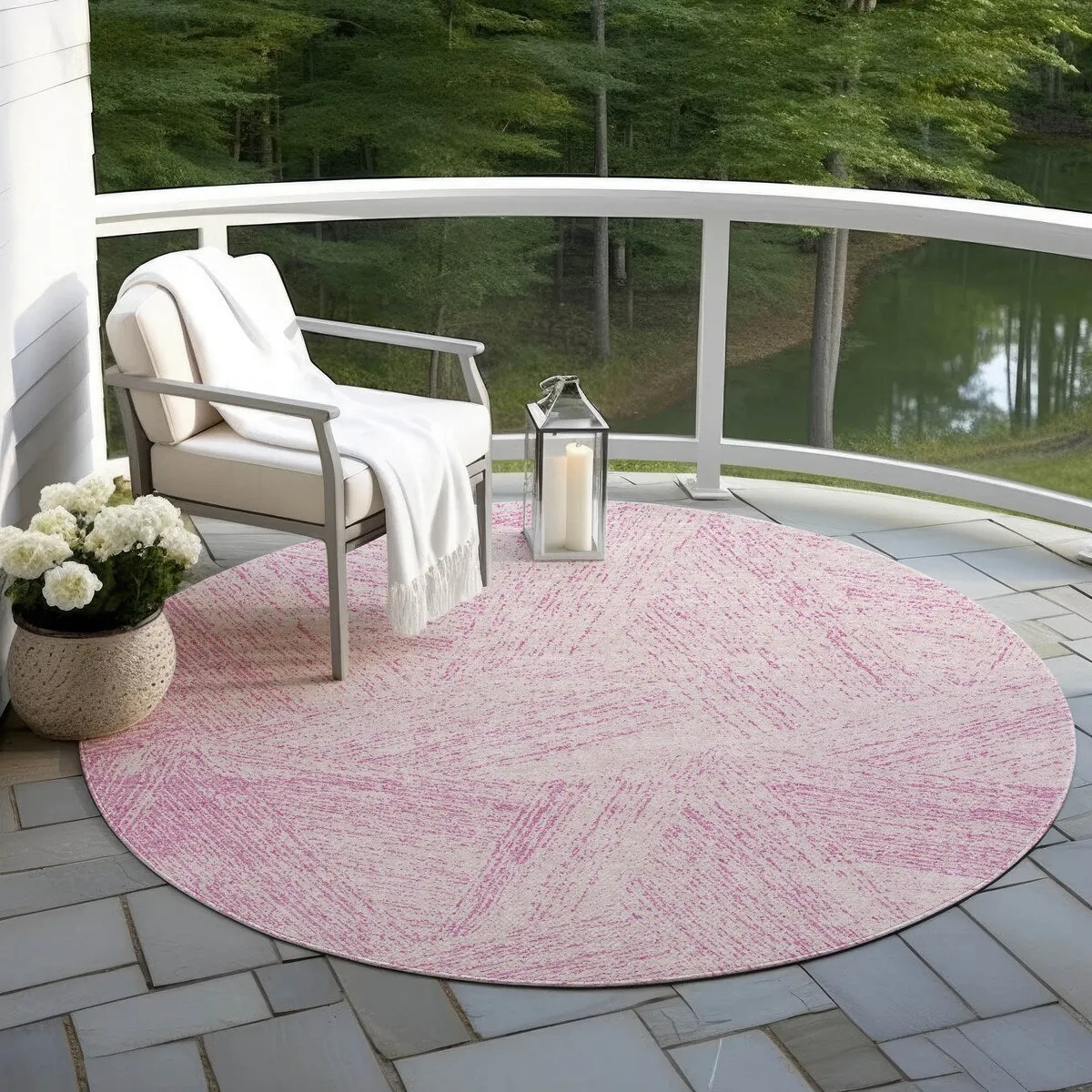 Machine Washable Indoor/ Outdoor Solid Geo Chantille Rug