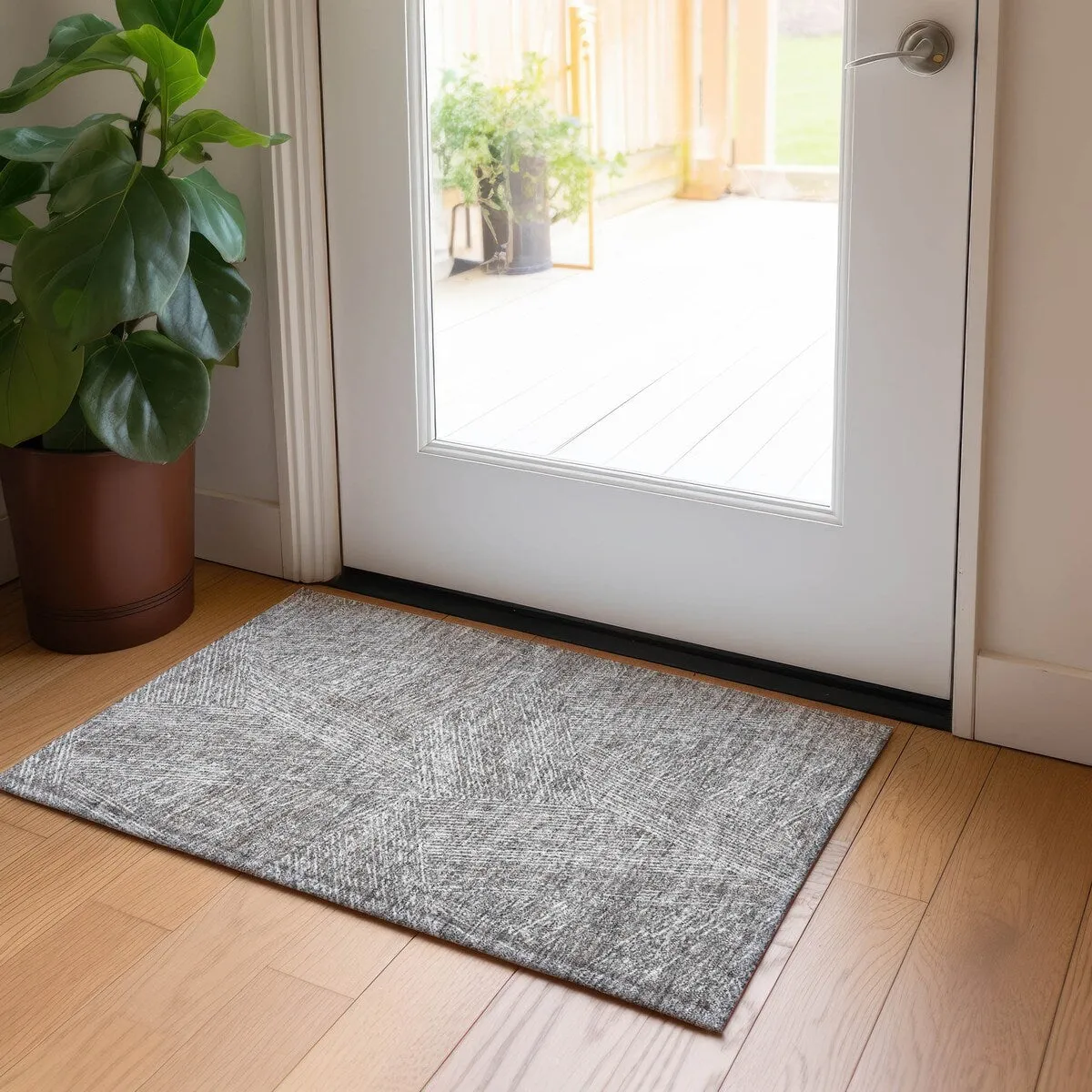 Machine Washable Indoor/ Outdoor Solid Geo Chantille Rug