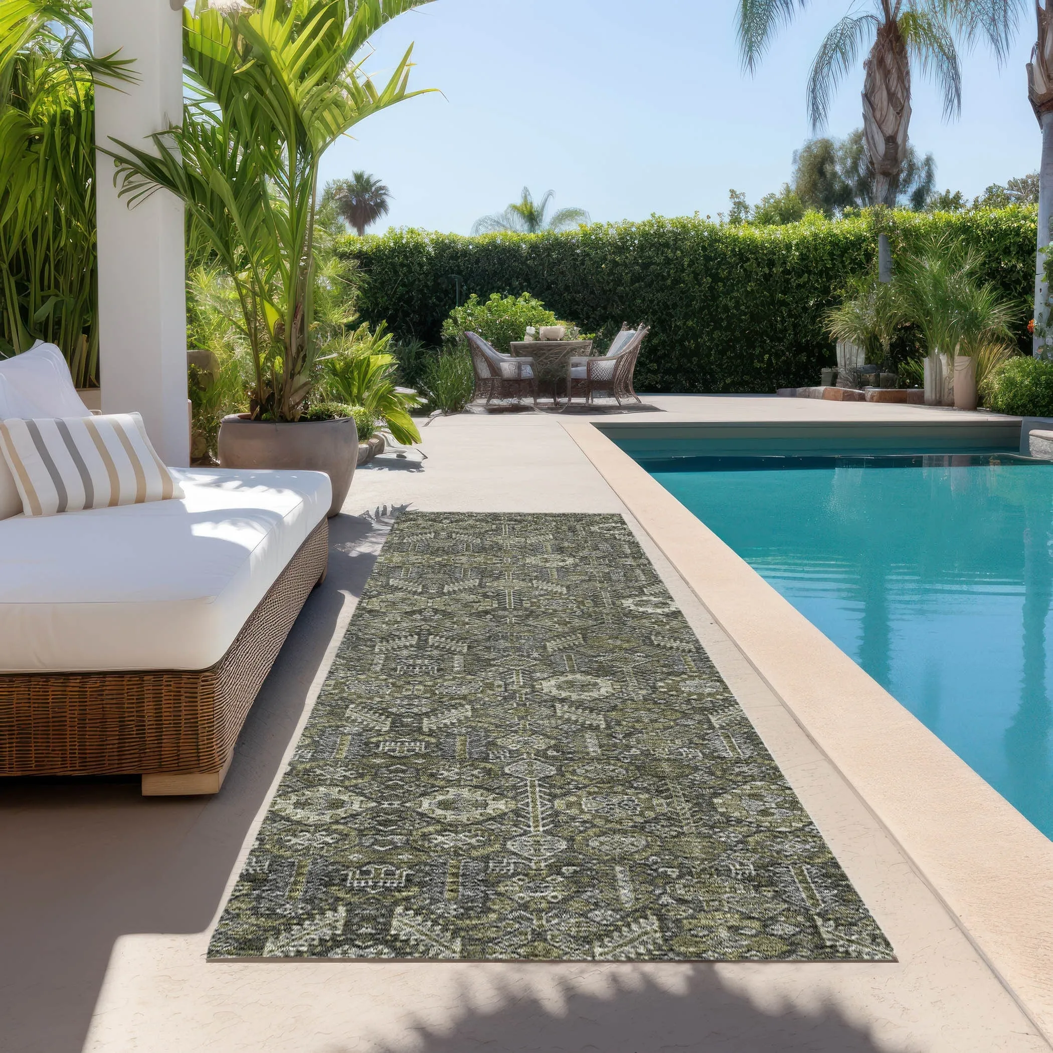 Machine Washable Indoor/ Outdoor Traditional Boho Chantille Rug