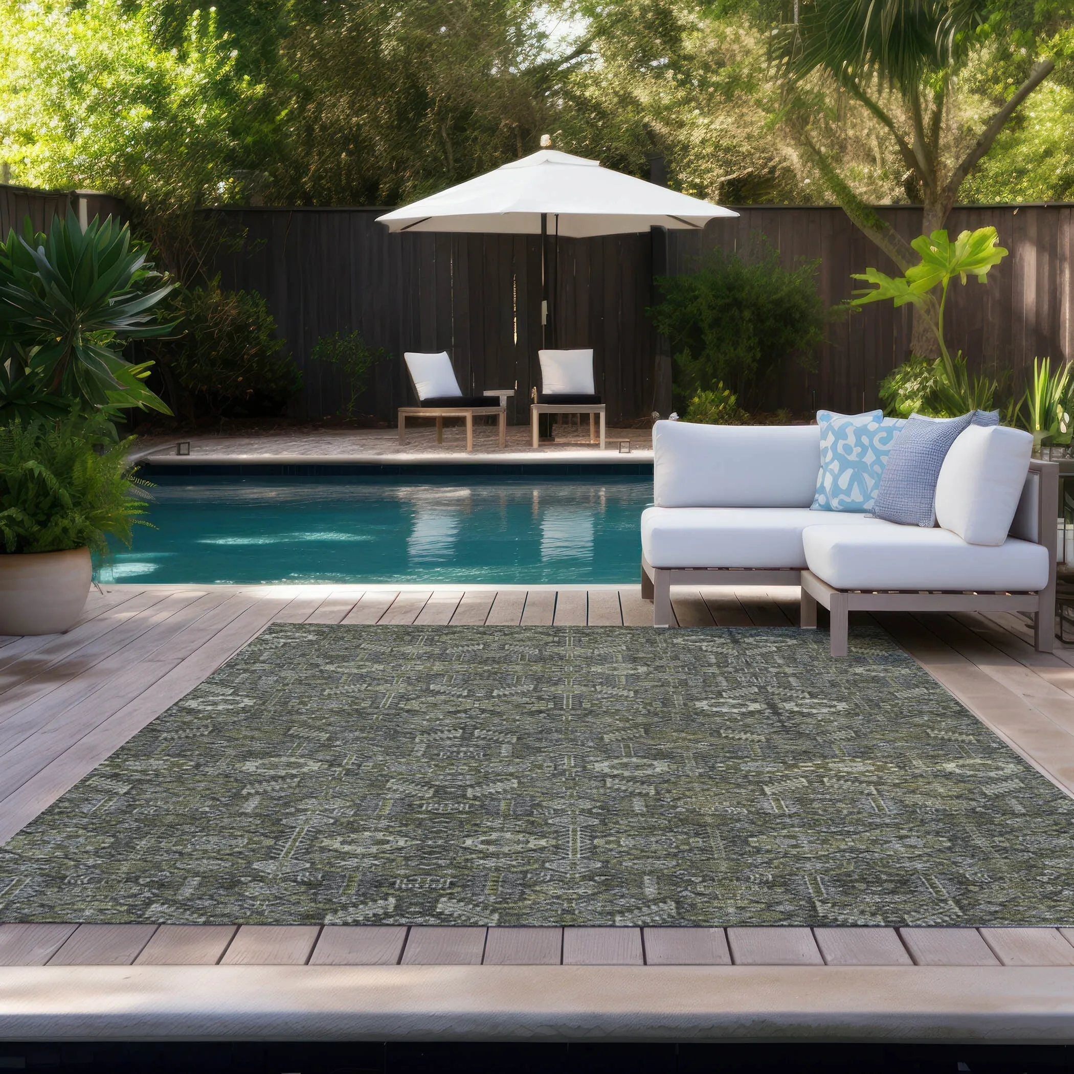 Machine Washable Indoor/ Outdoor Traditional Boho Chantille Rug