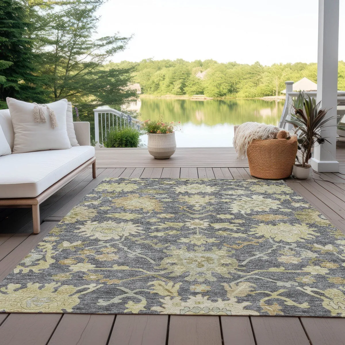 Machine Washable Indoor/ Outdoor Traditional Casual Chantille Rug