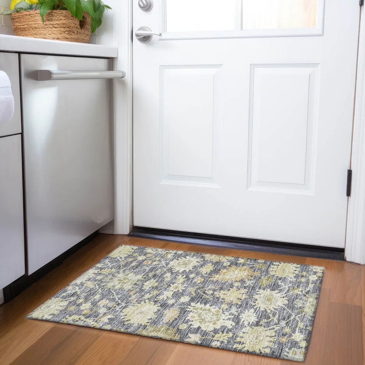 Machine Washable Indoor/ Outdoor Traditional Casual Chantille Rug