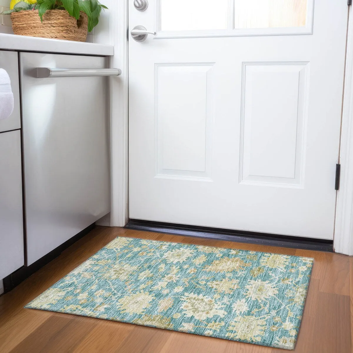 Machine Washable Indoor/ Outdoor Traditional Casual Chantille Rug