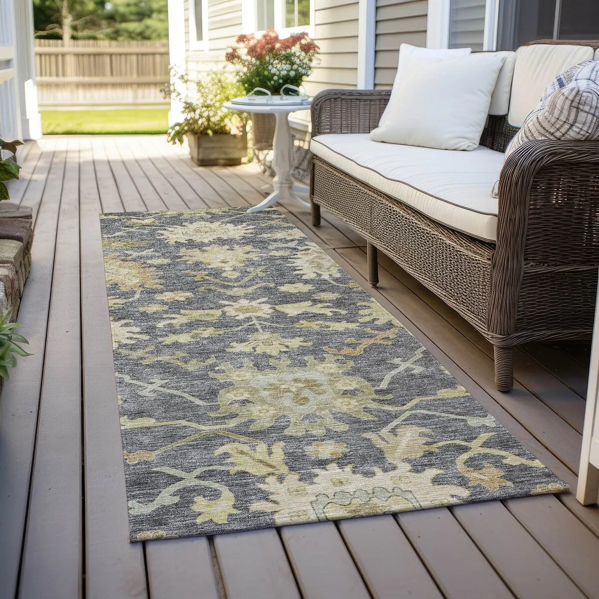 Machine Washable Indoor/ Outdoor Traditional Casual Chantille Rug