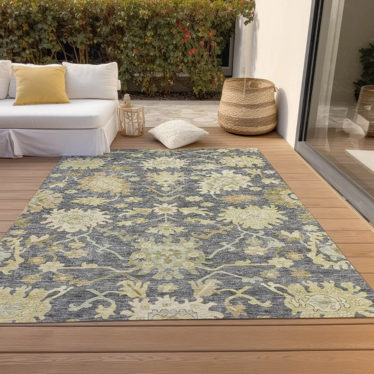 Machine Washable Indoor/ Outdoor Traditional Casual Chantille Rug