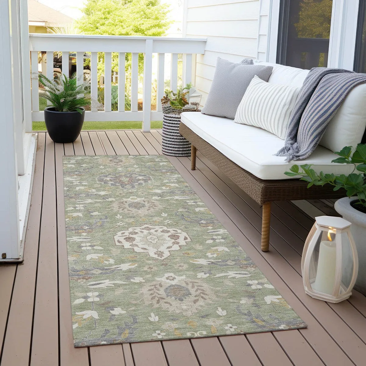 Machine Washable Indoor/ Outdoor Traditional Kashan Chantille Rug