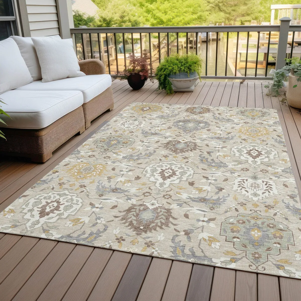 Machine Washable Indoor/ Outdoor Traditional Kashan Chantille Rug