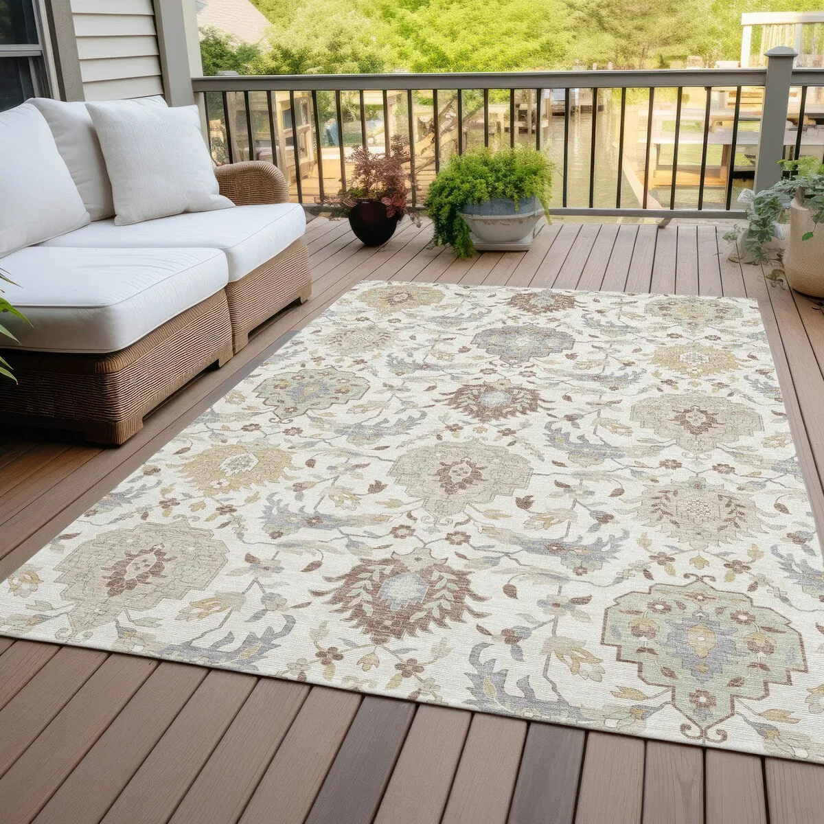 Machine Washable Indoor/ Outdoor Traditional Kashan Chantille Rug
