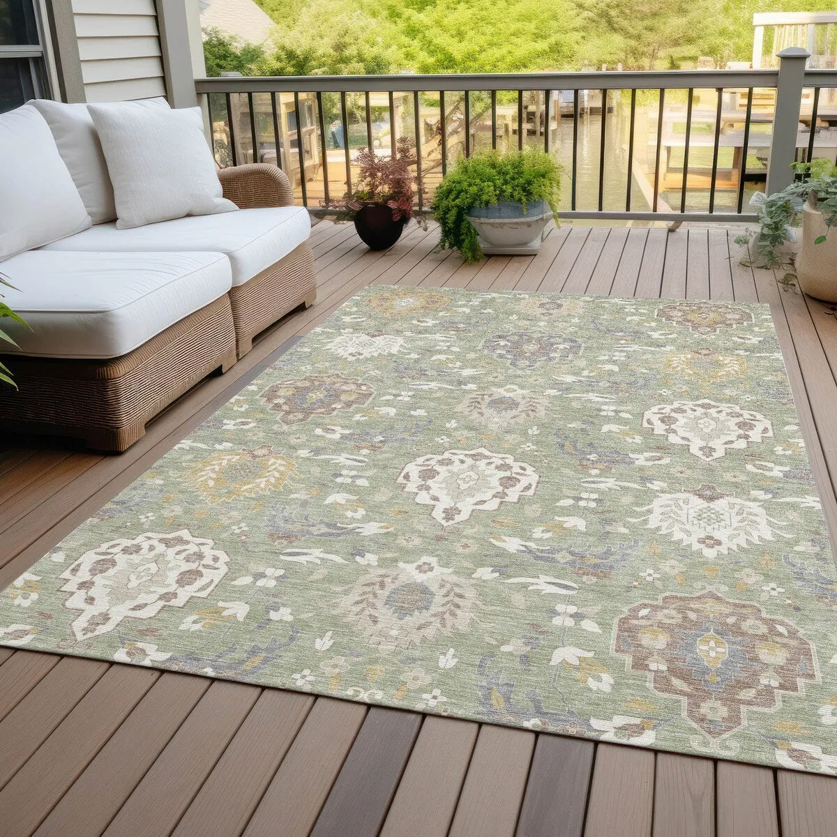Machine Washable Indoor/ Outdoor Traditional Kashan Chantille Rug
