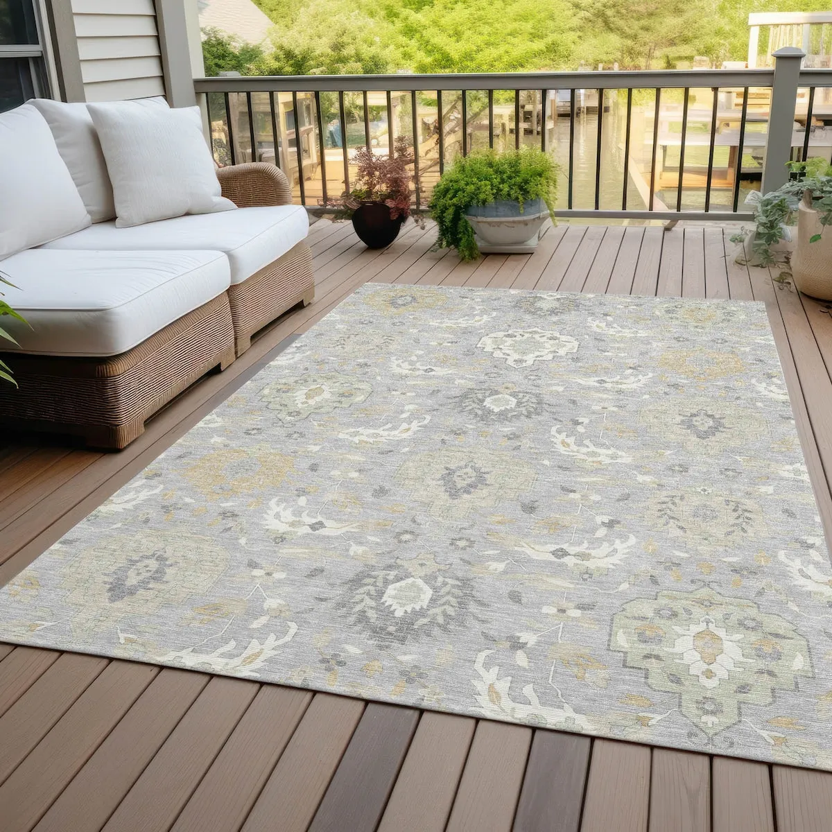 Machine Washable Indoor/ Outdoor Traditional Kashan Chantille Rug