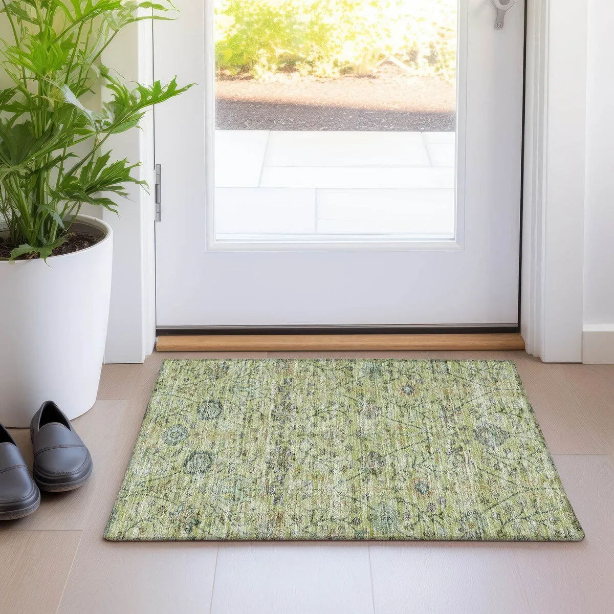 Machine Washable Indoor/ Outdoor Traditional Kashan Chantille Rug