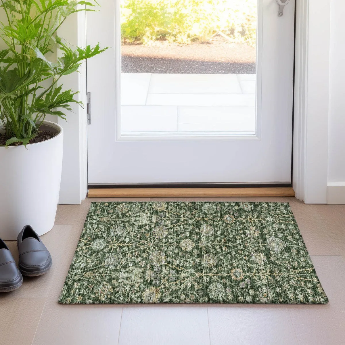 Machine Washable Indoor/ Outdoor Traditional Kashan Chantille Rug