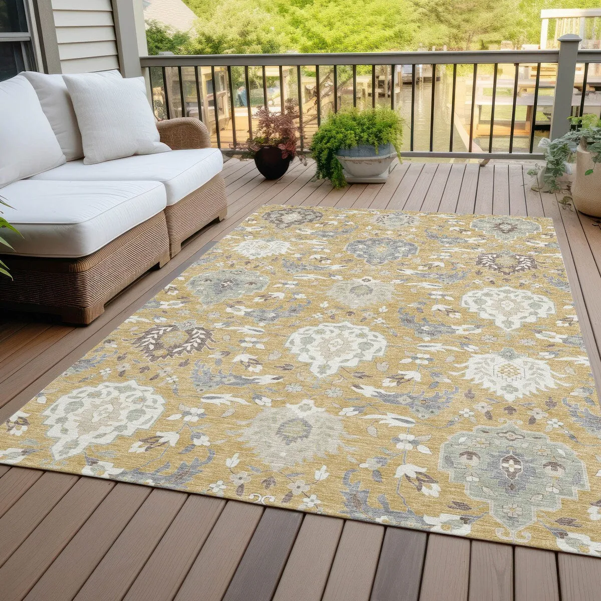 Machine Washable Indoor/ Outdoor Traditional Kashan Chantille Rug