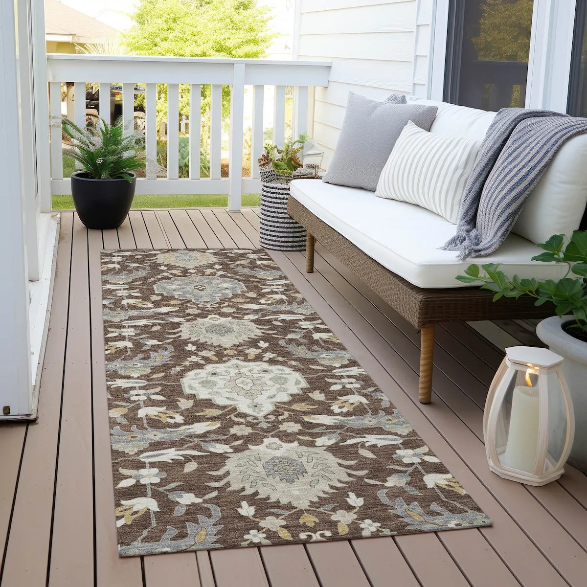 Machine Washable Indoor/ Outdoor Traditional Kashan Chantille Rug