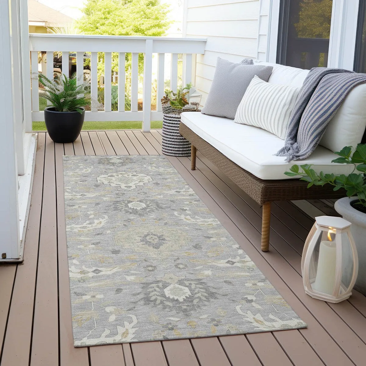 Machine Washable Indoor/ Outdoor Traditional Kashan Chantille Rug