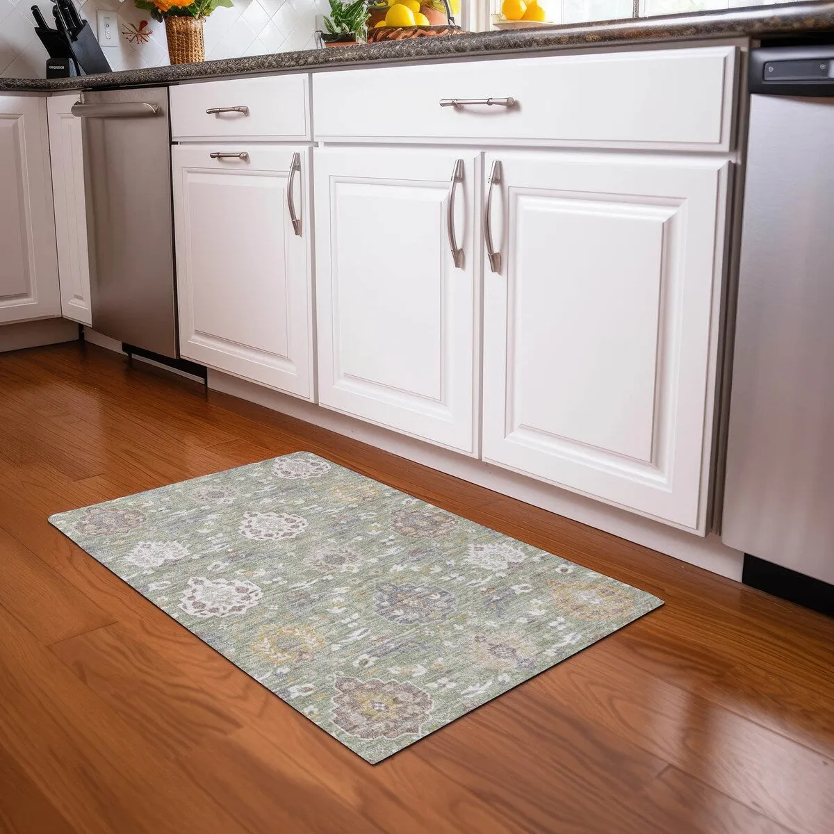 Machine Washable Indoor/ Outdoor Traditional Kashan Chantille Rug