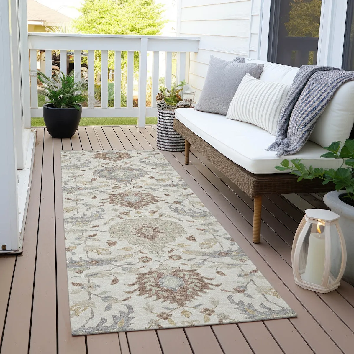Machine Washable Indoor/ Outdoor Traditional Kashan Chantille Rug
