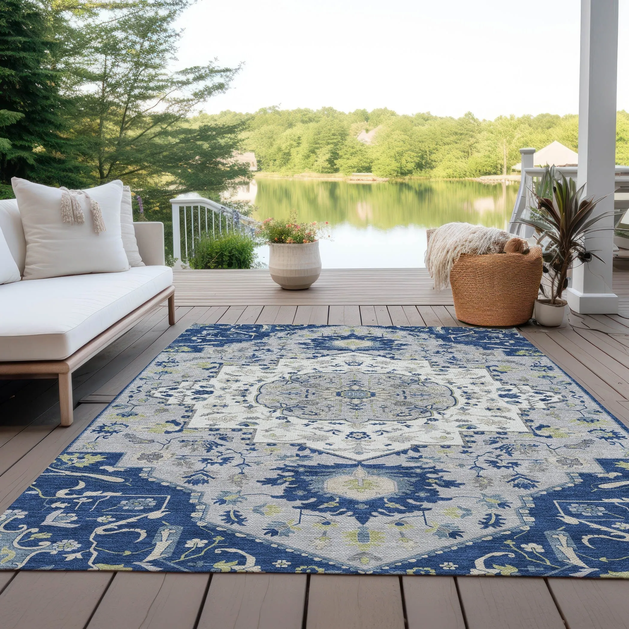 Machine Washable Indoor/ Outdoor Traditional Medallion Chantille Rug