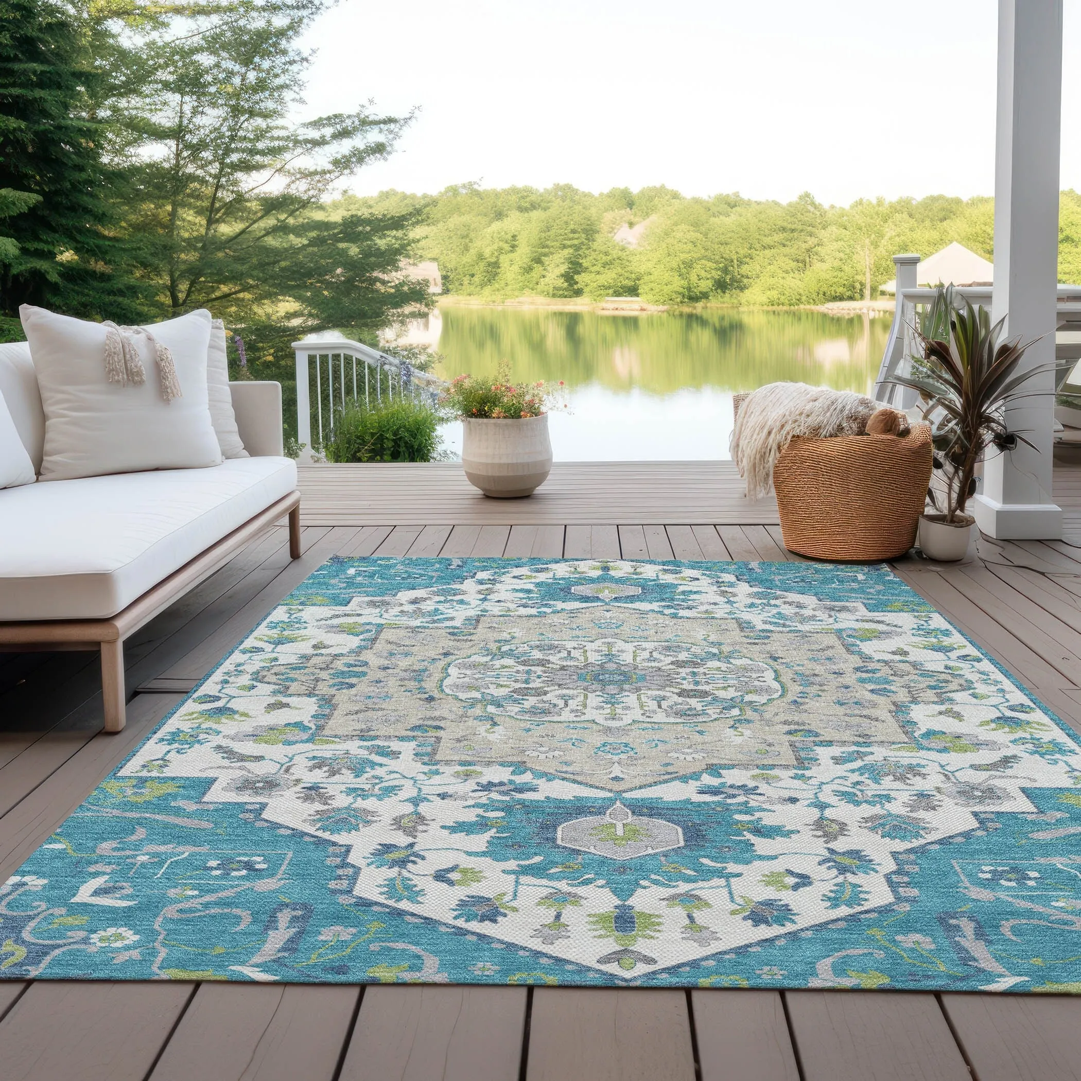 Machine Washable Indoor/ Outdoor Traditional Medallion Chantille Rug
