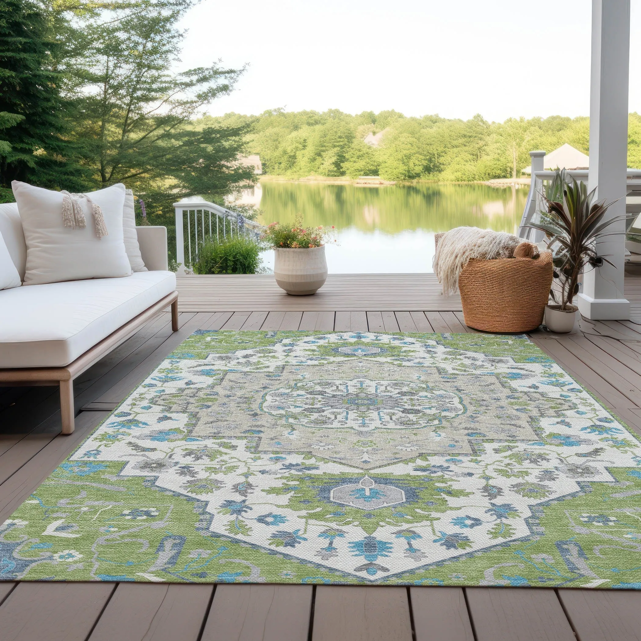 Machine Washable Indoor/ Outdoor Traditional Medallion Chantille Rug