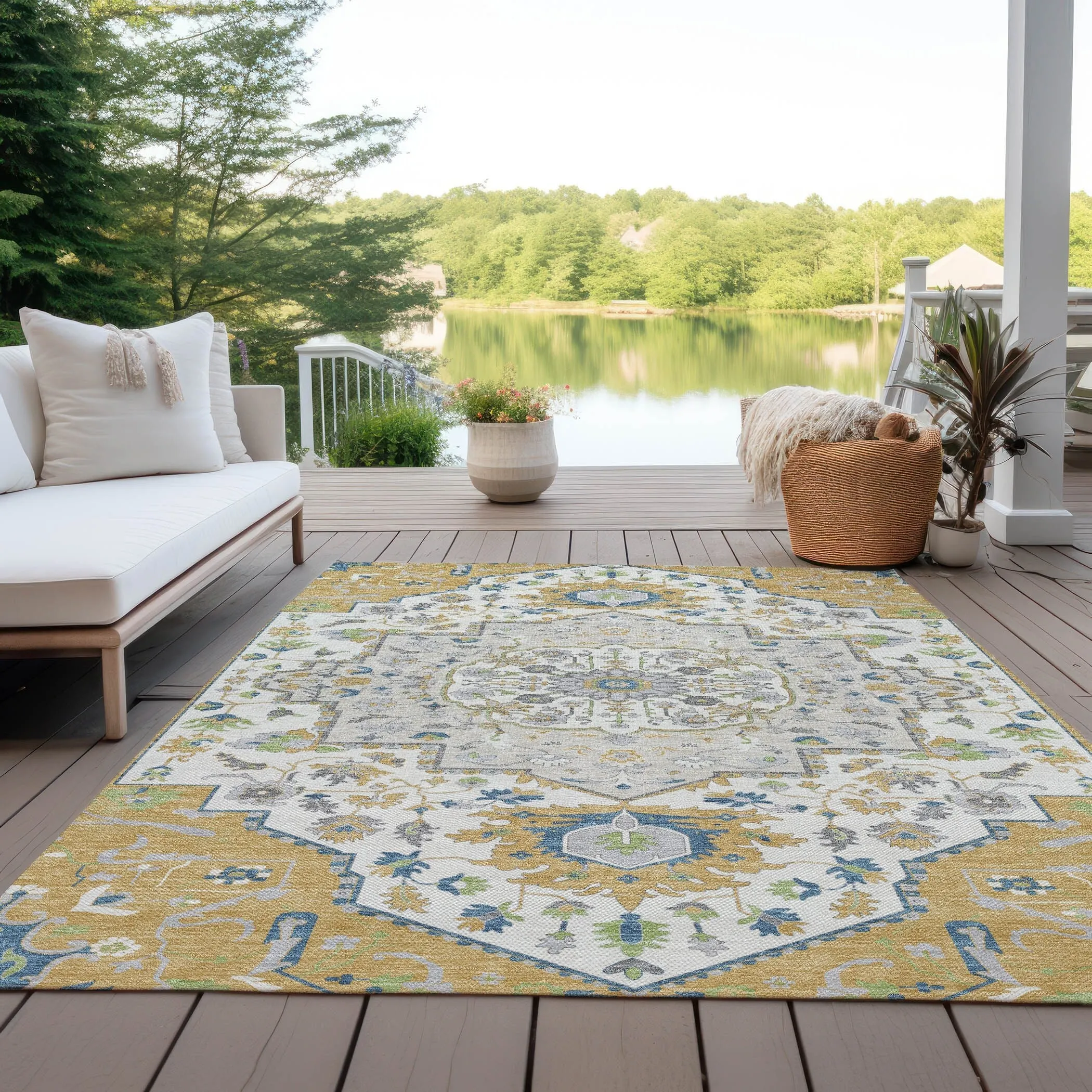 Machine Washable Indoor/ Outdoor Traditional Medallion Chantille Rug