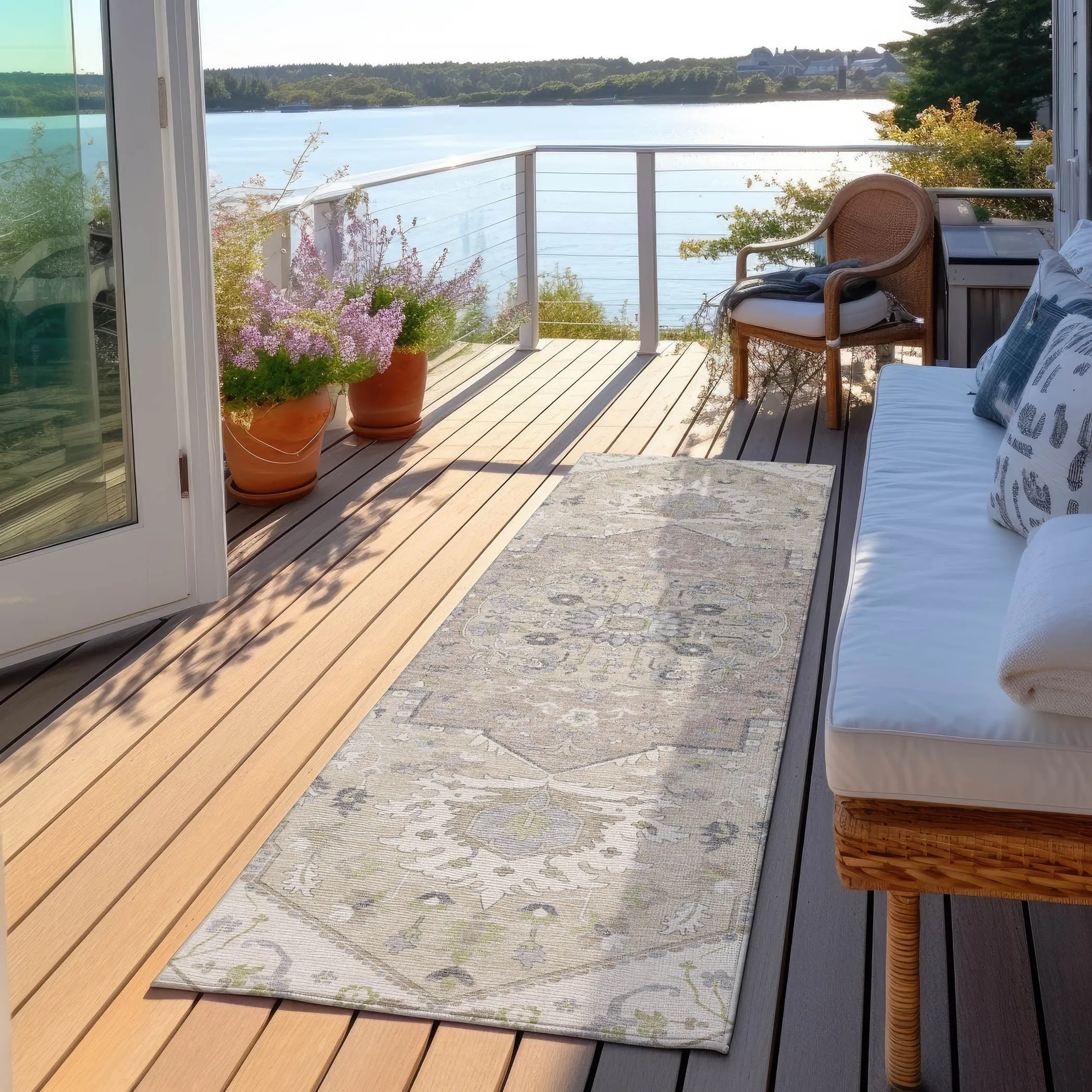Machine Washable Indoor/ Outdoor Traditional Medallion Chantille Rug