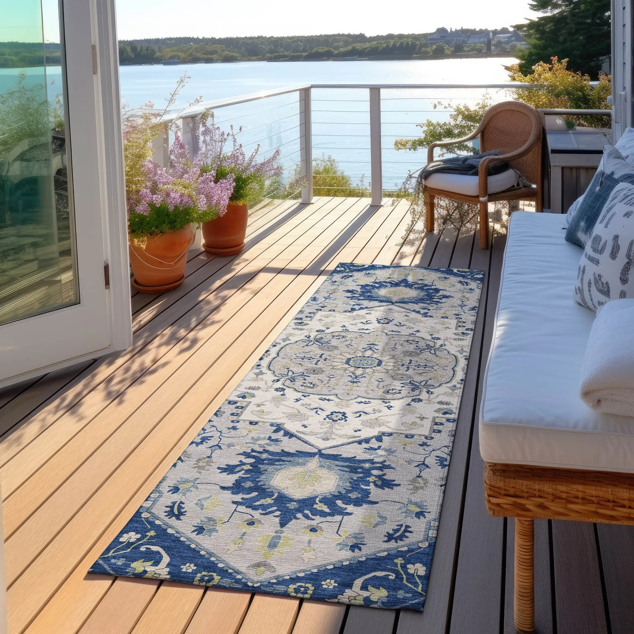 Machine Washable Indoor/ Outdoor Traditional Medallion Chantille Rug