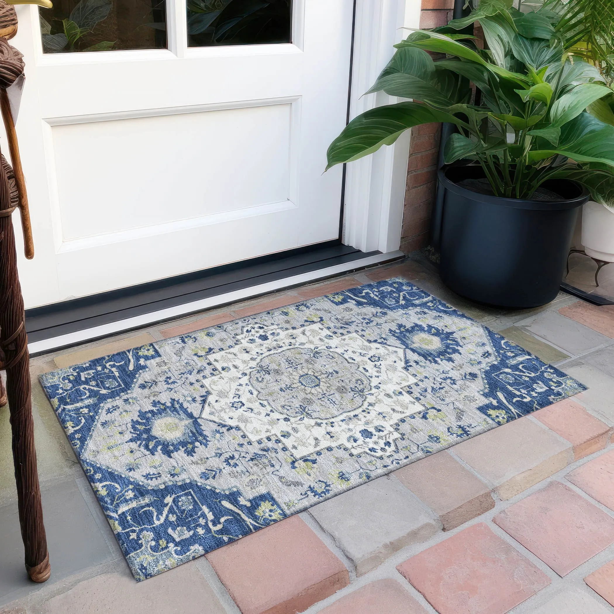 Machine Washable Indoor/ Outdoor Traditional Medallion Chantille Rug