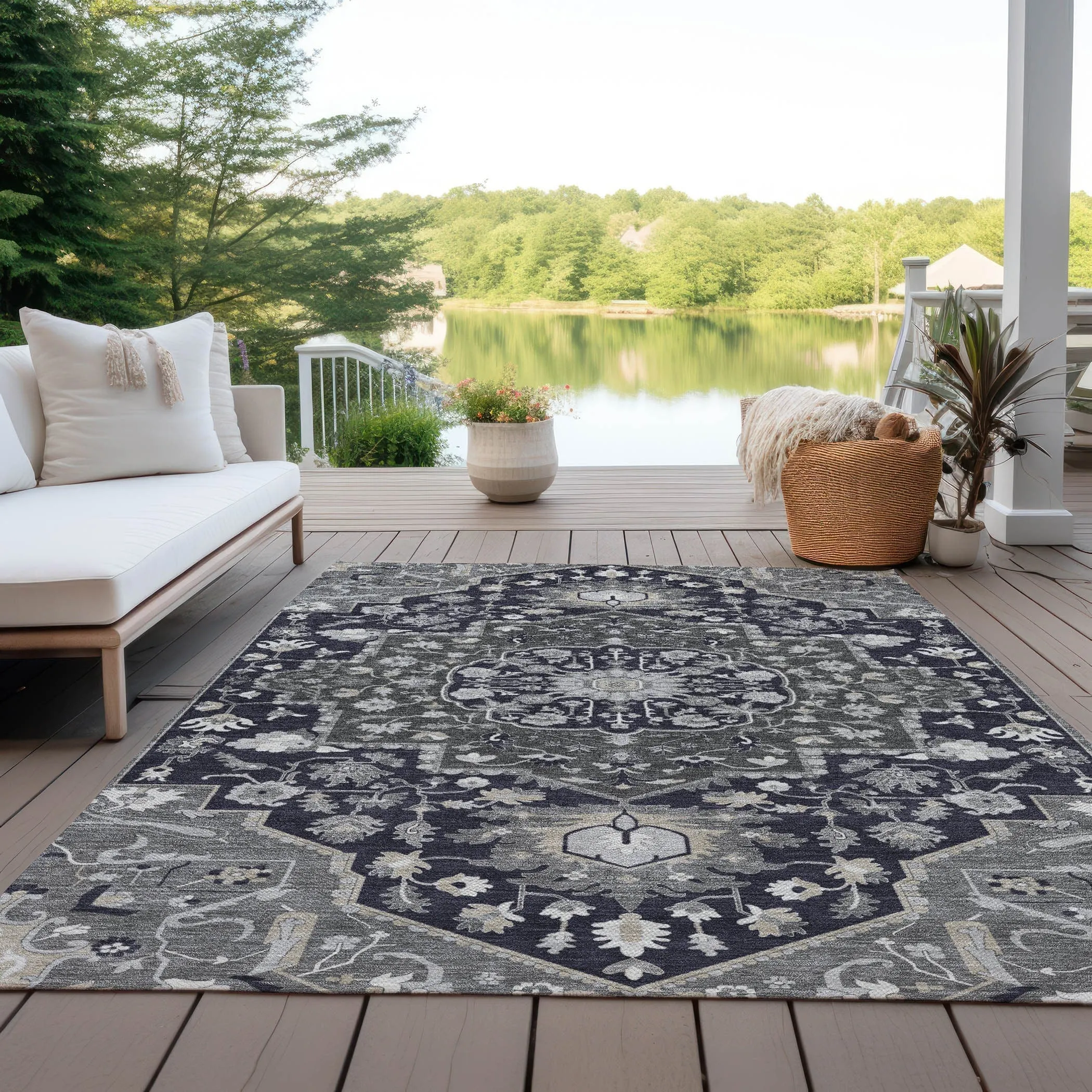 Machine Washable Indoor/ Outdoor Traditional Medallion Chantille Rug