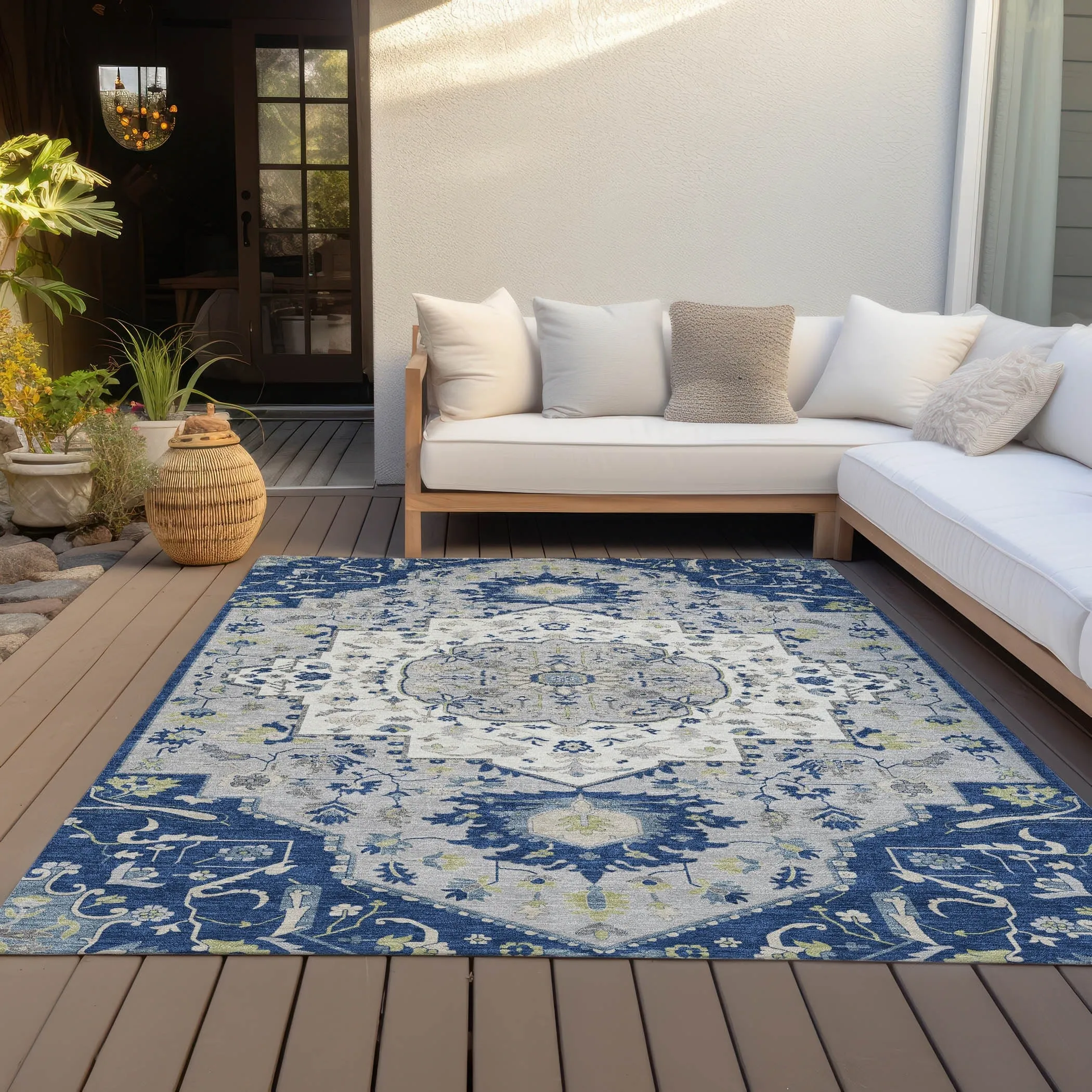 Machine Washable Indoor/ Outdoor Traditional Medallion Chantille Rug
