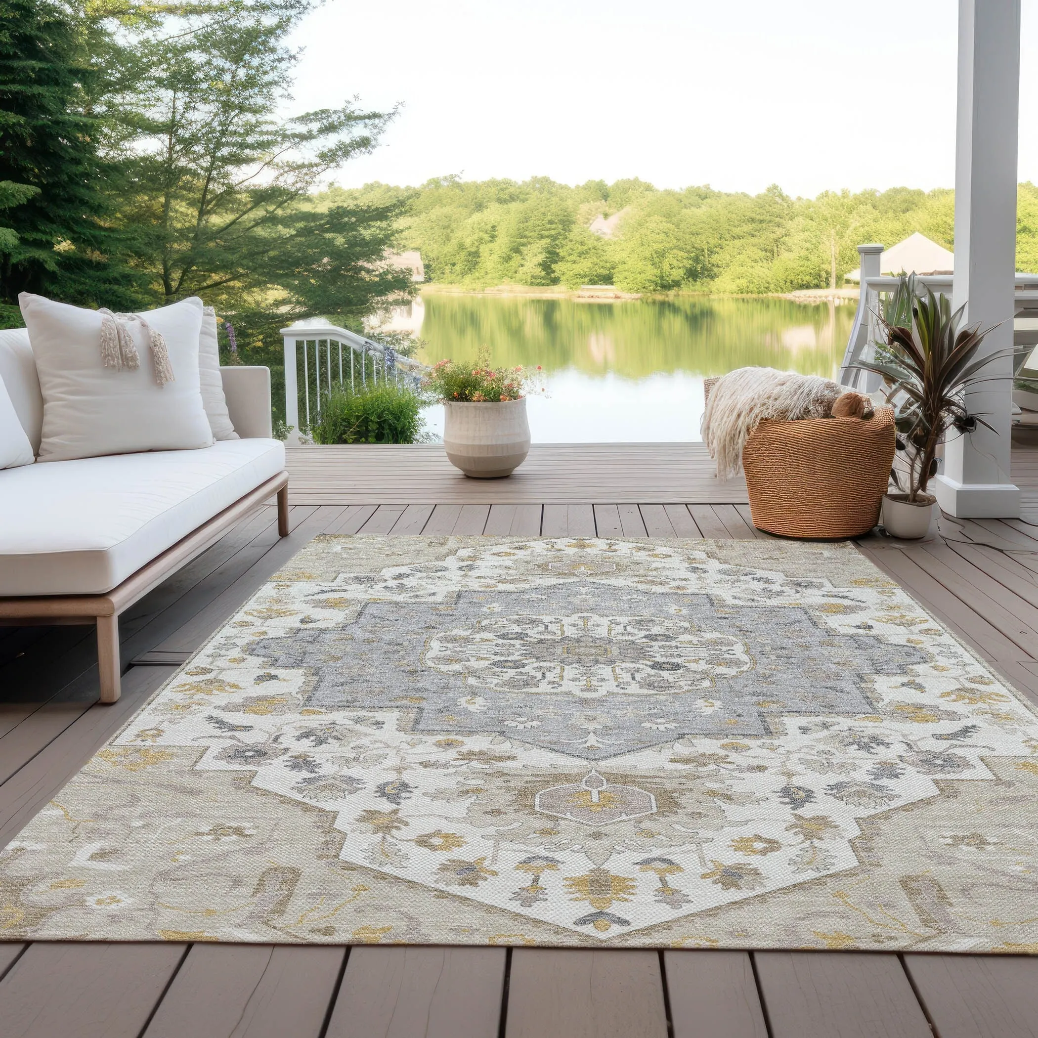 Machine Washable Indoor/ Outdoor Traditional Medallion Chantille Rug