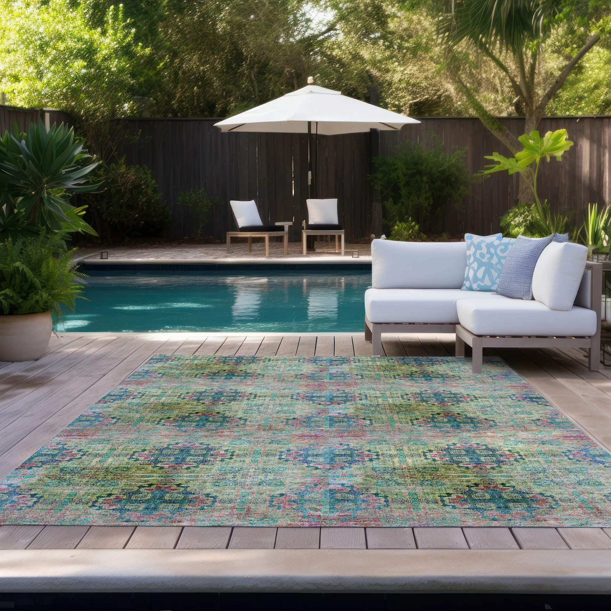 Machine Washable Indoor/ Outdoor Vintage Medallions Chantille Rug