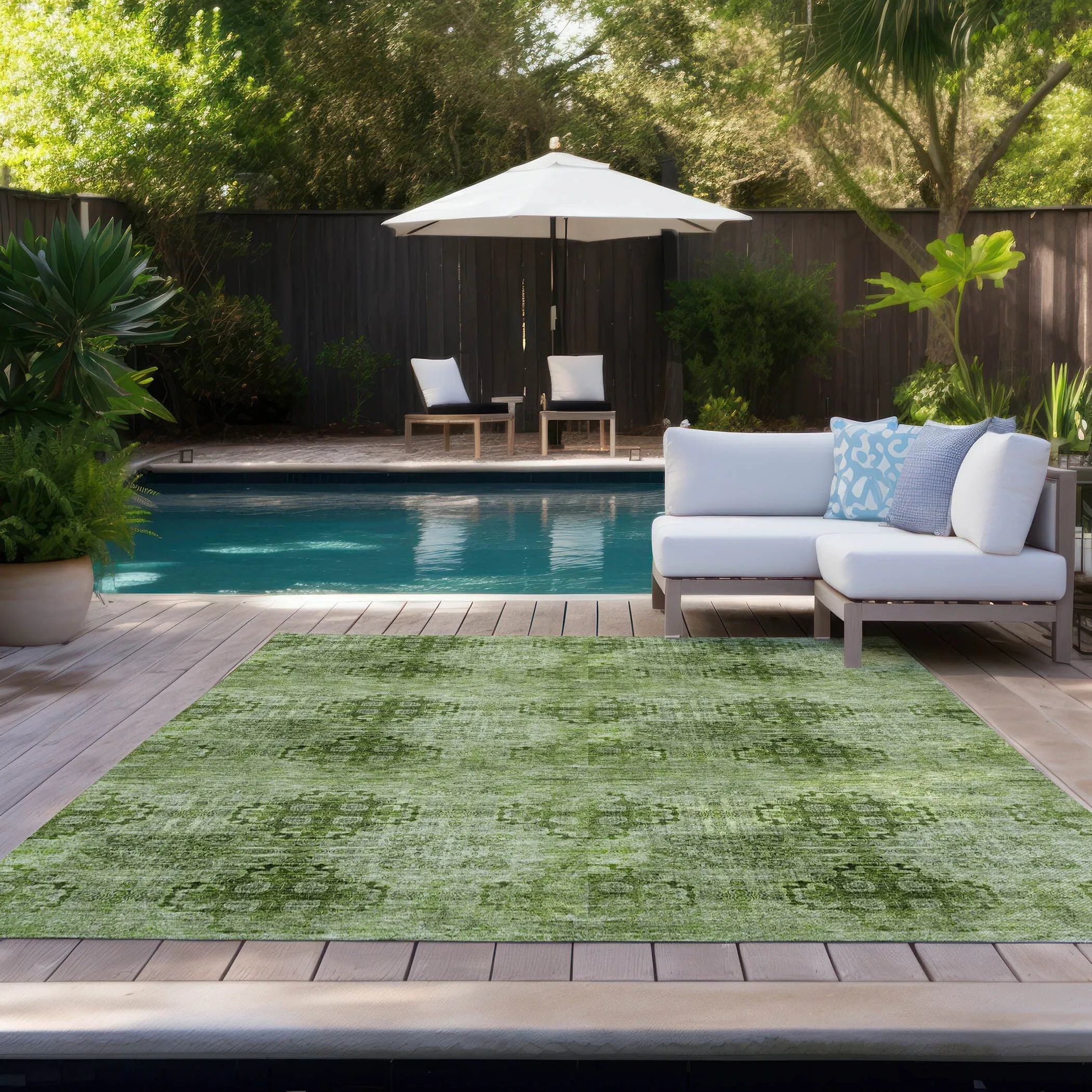 Machine Washable Indoor/ Outdoor Vintage Medallions Chantille Rug