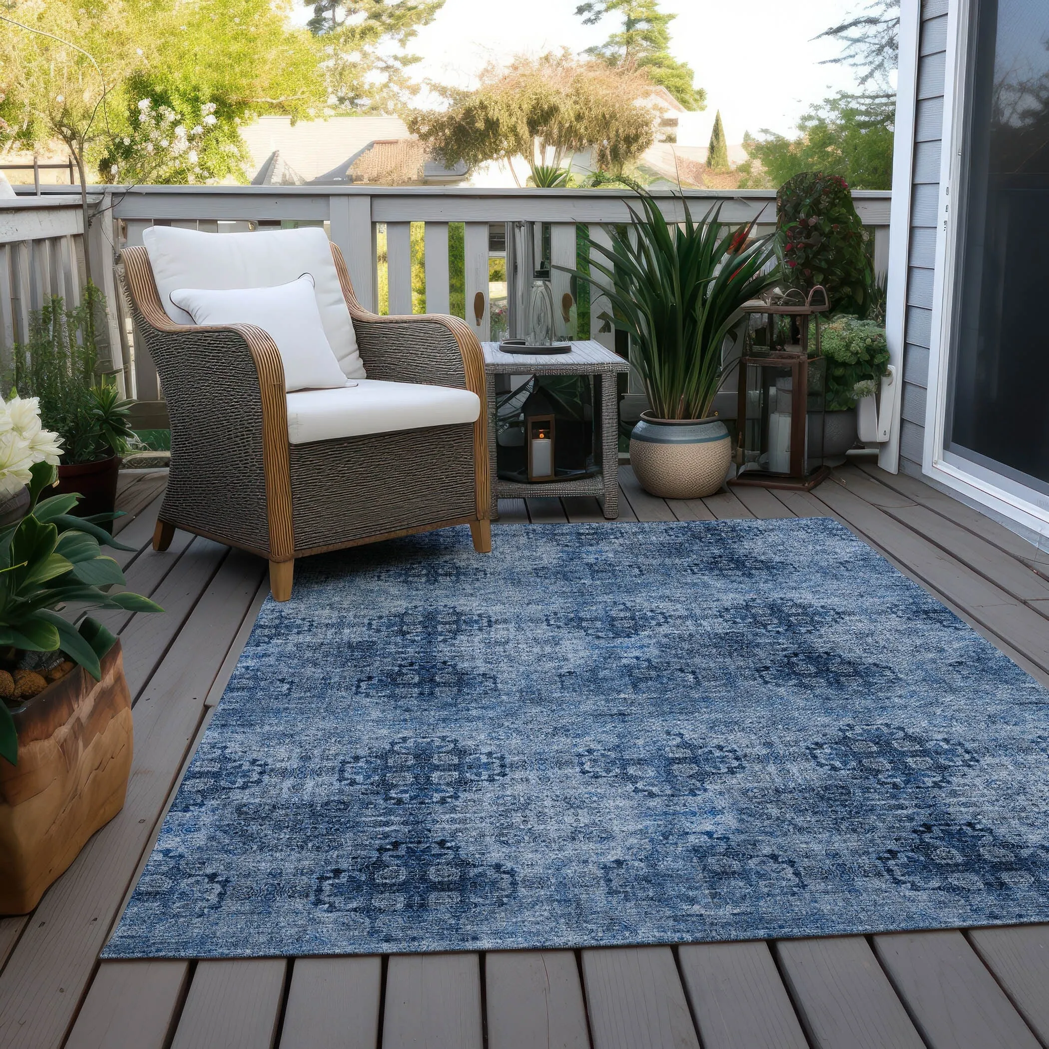 Machine Washable Indoor/ Outdoor Vintage Medallions Chantille Rug