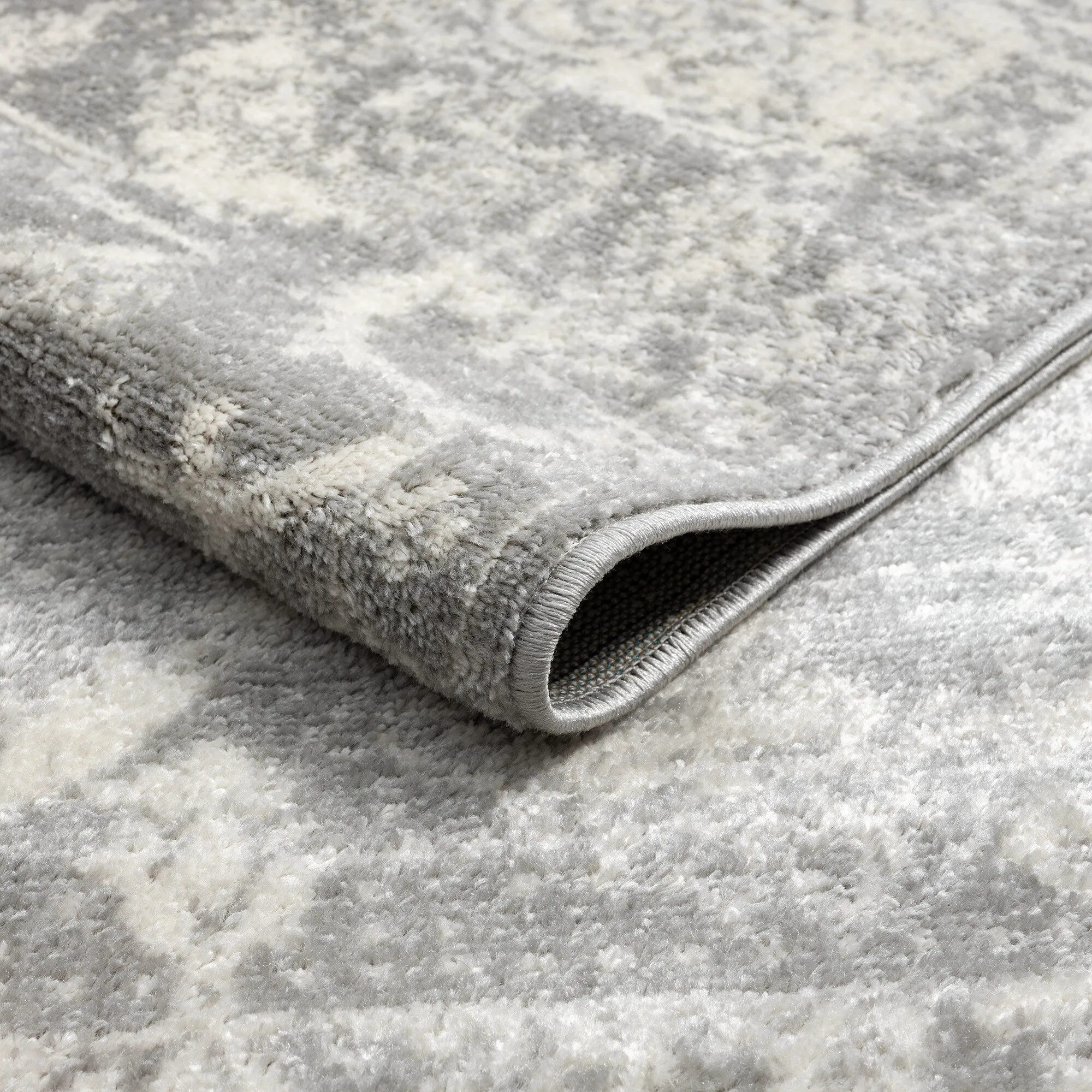 Madison Park Caroline Distressed Medallion Woven Area Rug