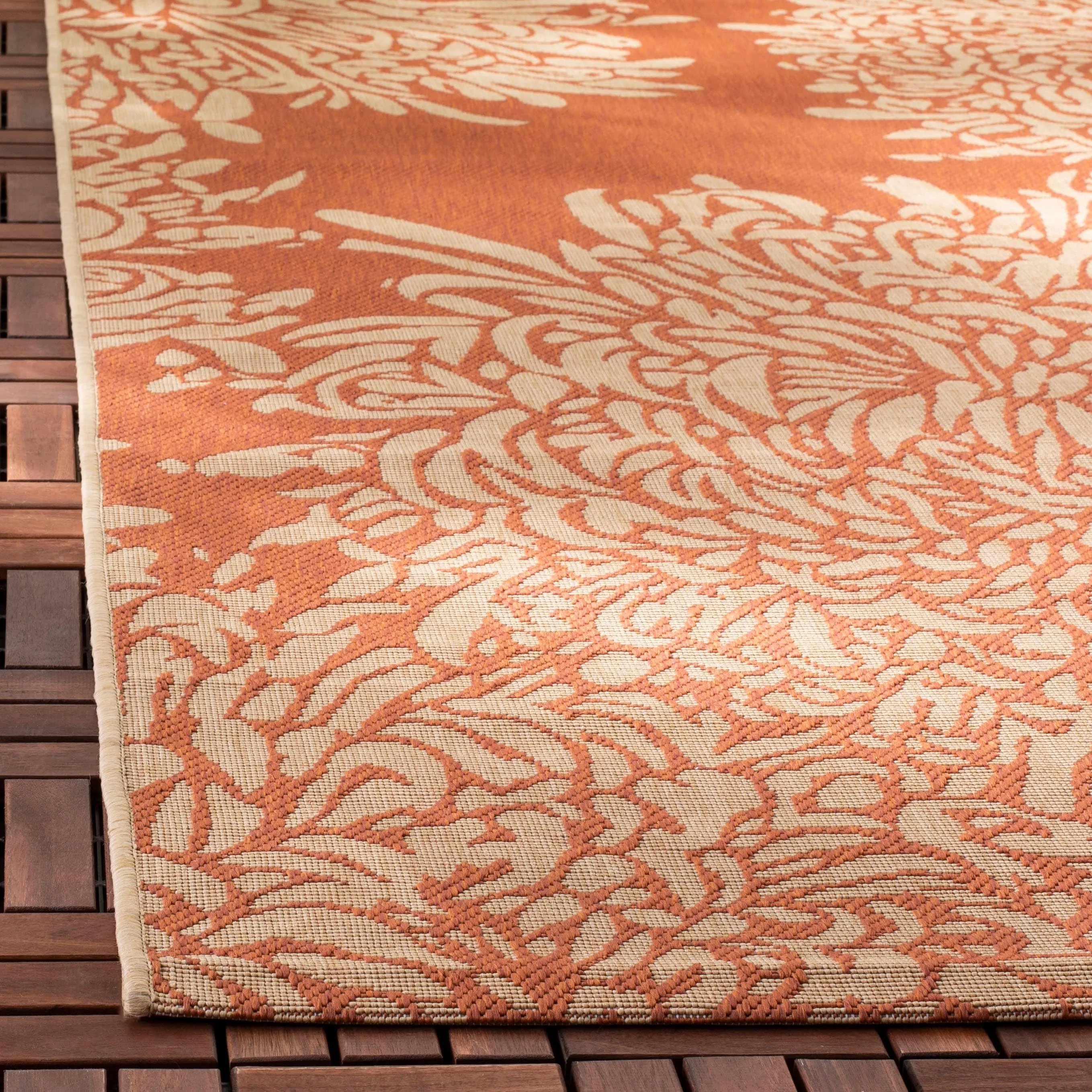 Martha Stewart by SAFAVIEH Chrysanthemum Indoor/ Outdoor Waterproof Rug