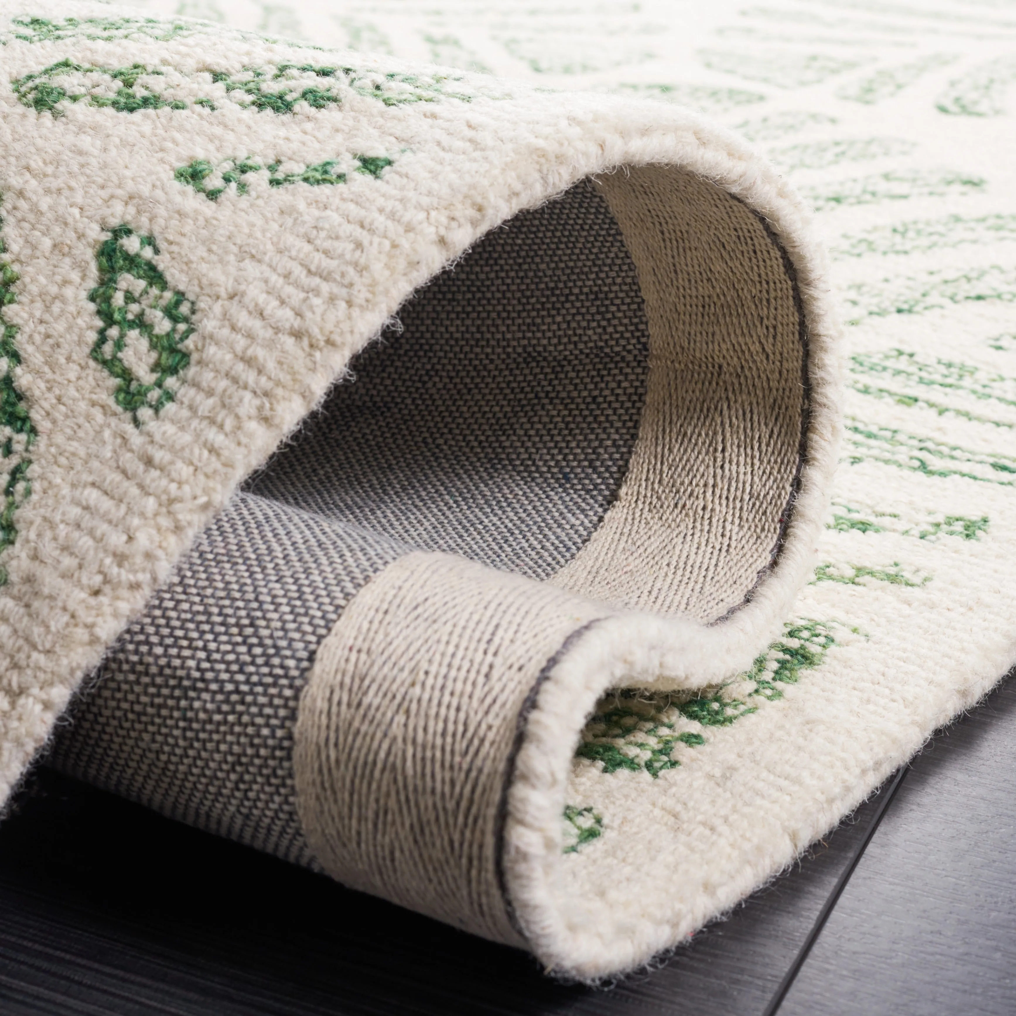 Martha Stewart by SAFAVIEH Handmade Samuela Wool Rug