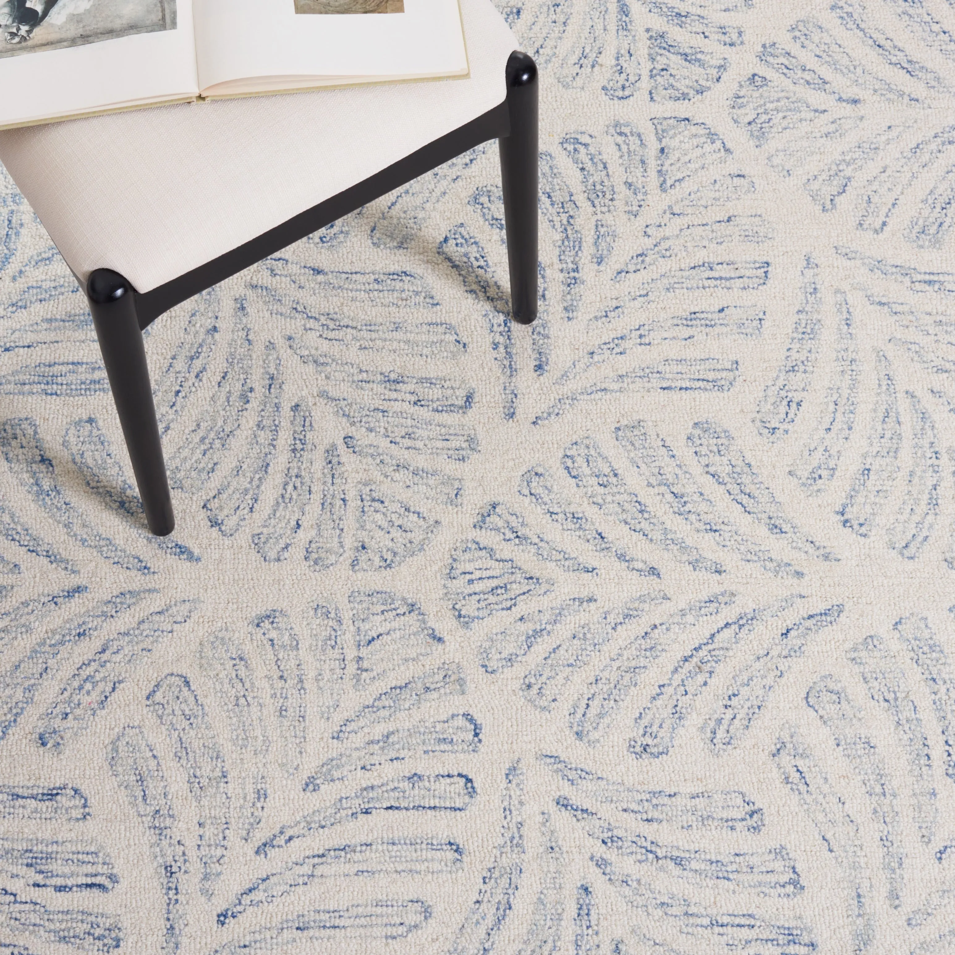 Martha Stewart by SAFAVIEH Handmade Samuela Wool Rug