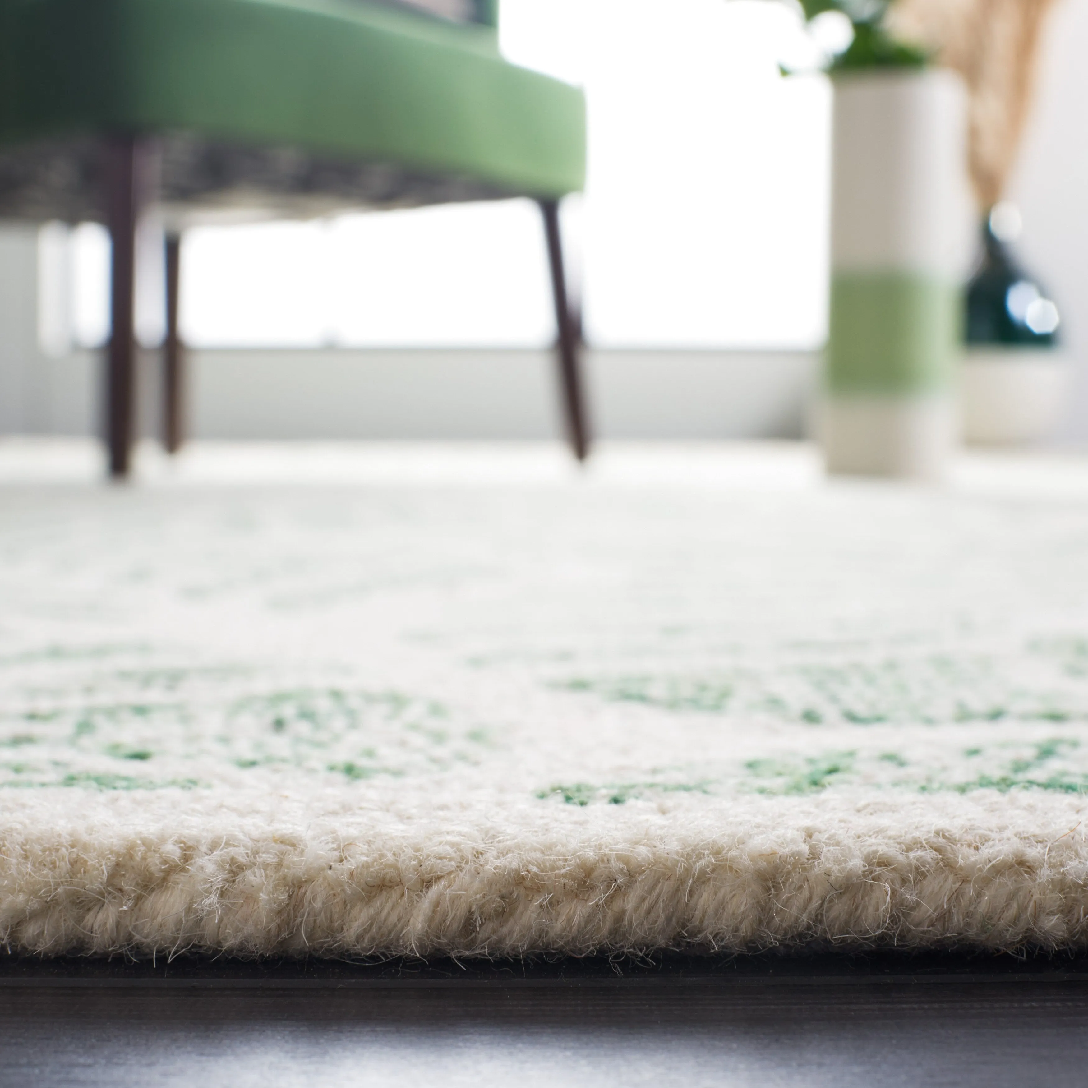 Martha Stewart by SAFAVIEH Handmade Samuela Wool Rug