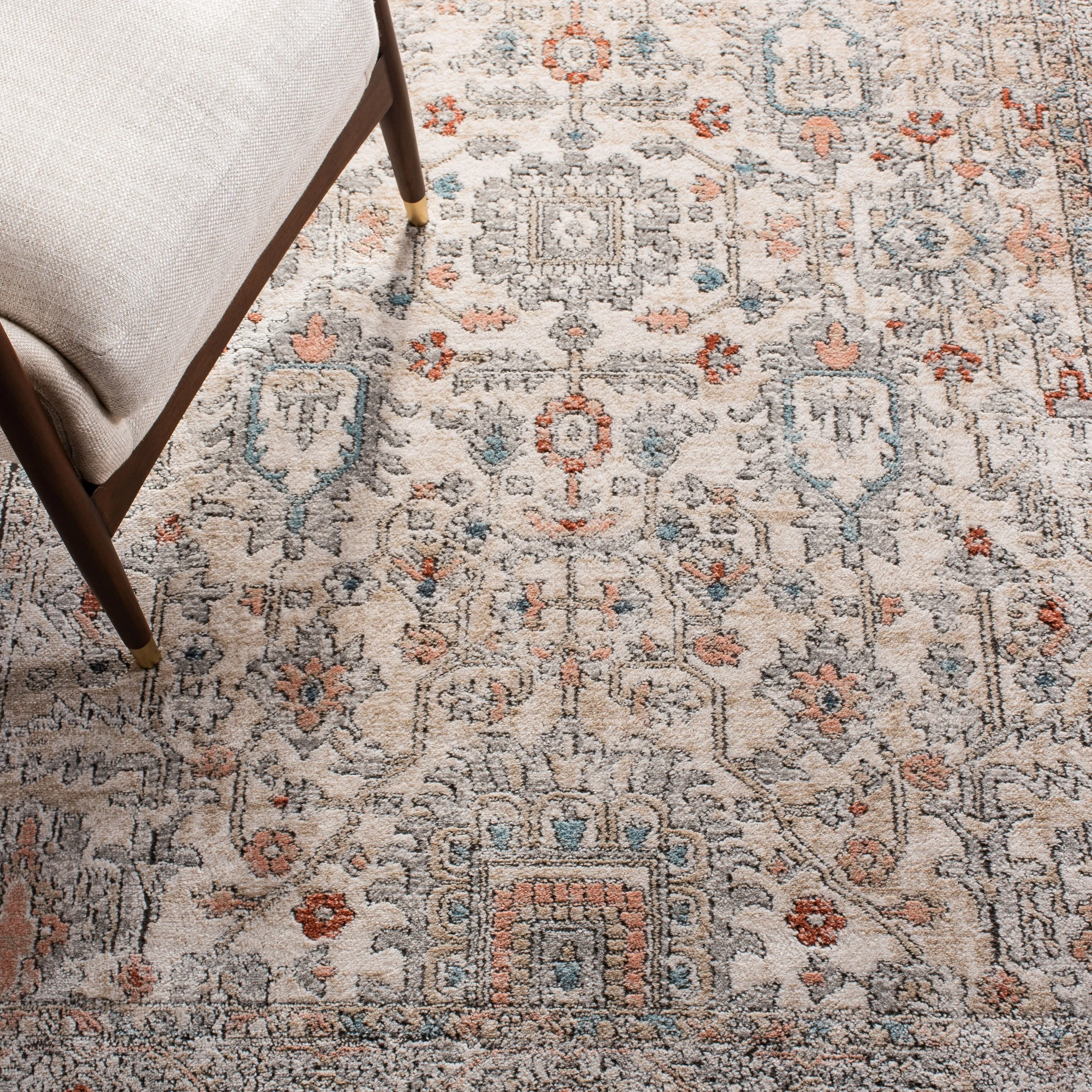 Martha Stewart by SAFAVIEH Kwang Vintage Oriental Rug - Grey/Ivory - 5' 1 x 7' 6