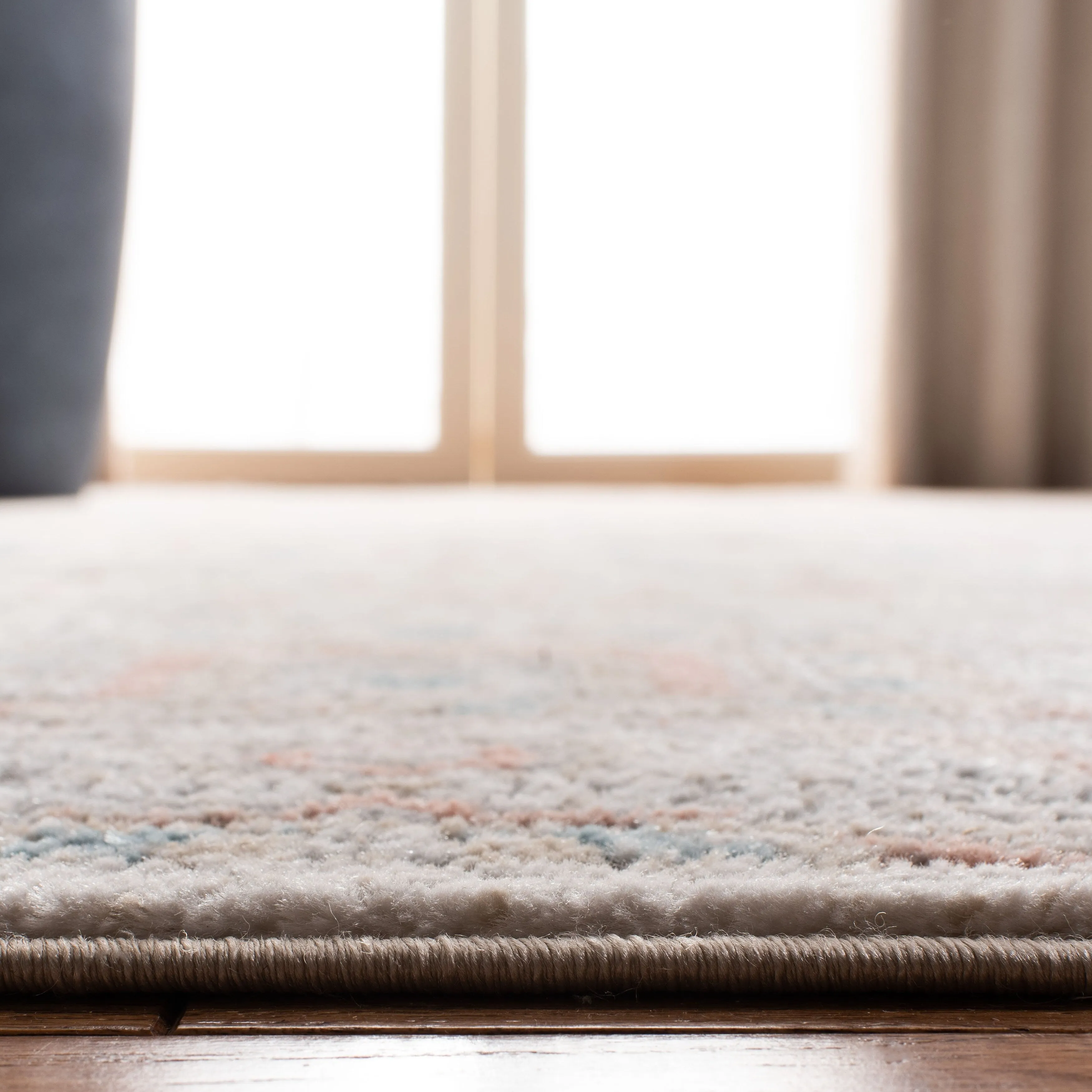Martha Stewart by SAFAVIEH Kwang Vintage Oriental Rug - Grey/Ivory - 5' 1 x 7' 6