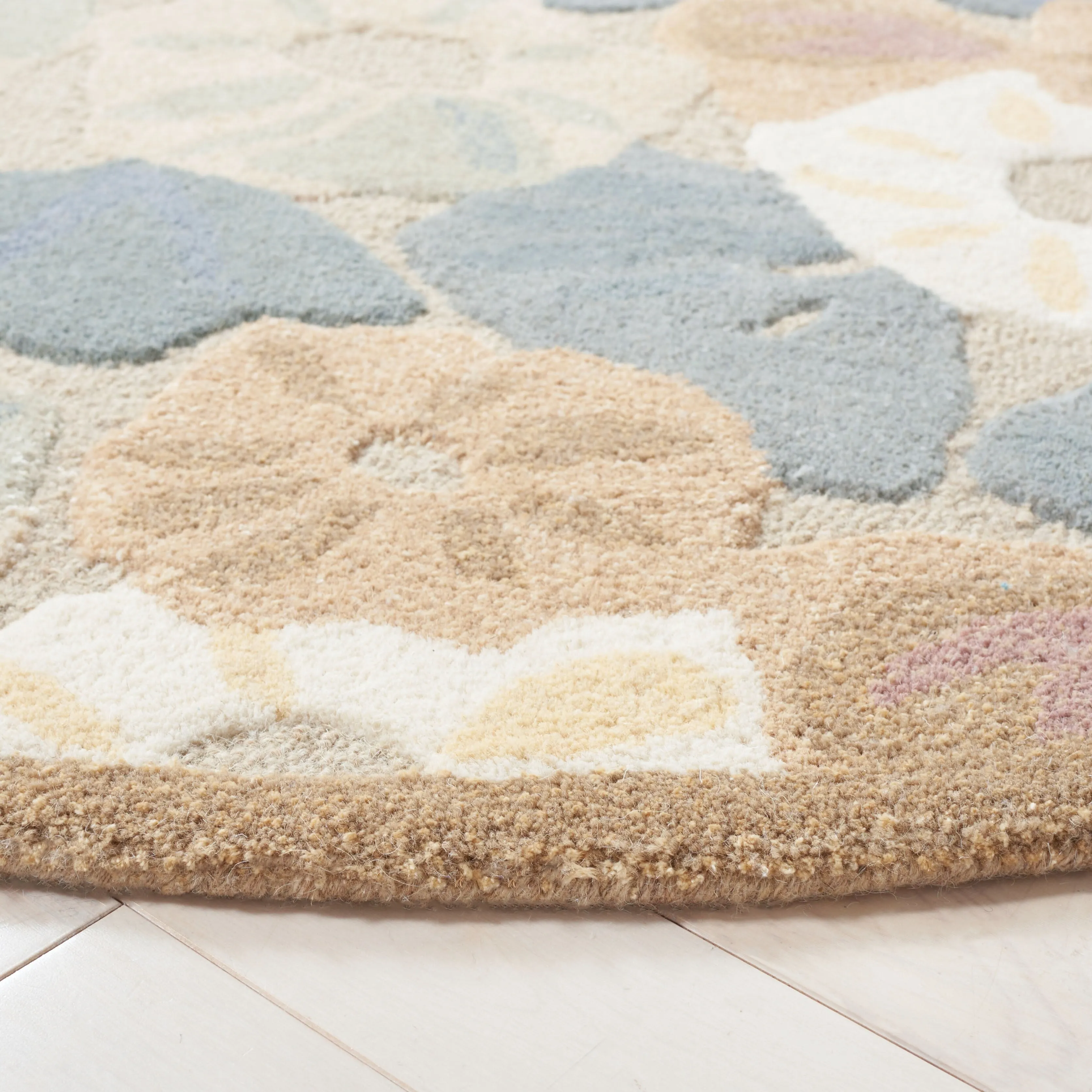 Martha Stewart by SAFAVIEH Poppy Field Wool/ Viscose Rug