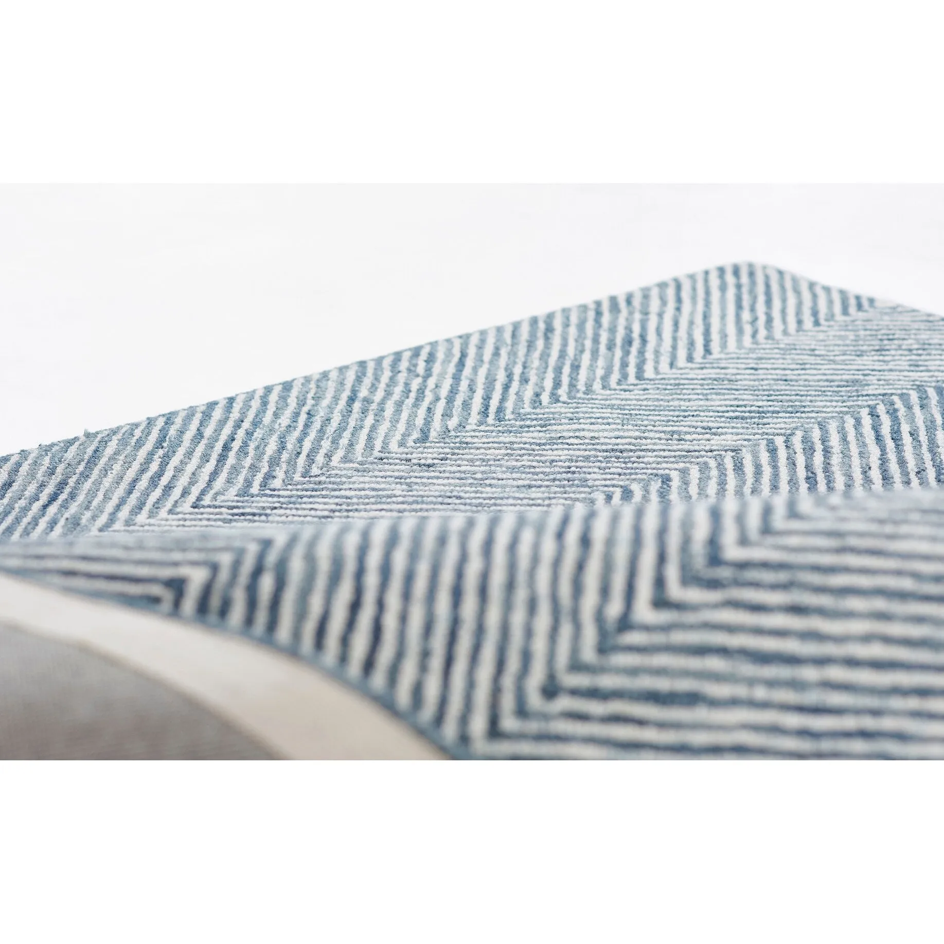 Momeni Charles Hand-tufted Wool Chevron Pattern Area Rug