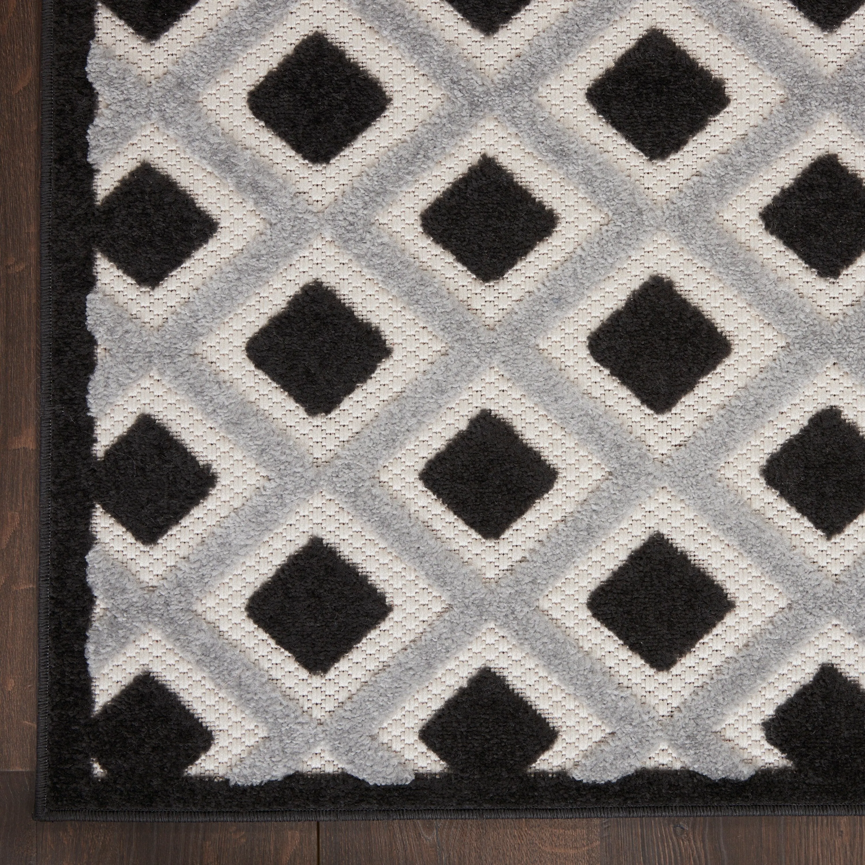 Nourison Aloha Indoor/Outdoor Modern Geometric Diamond Area Rug