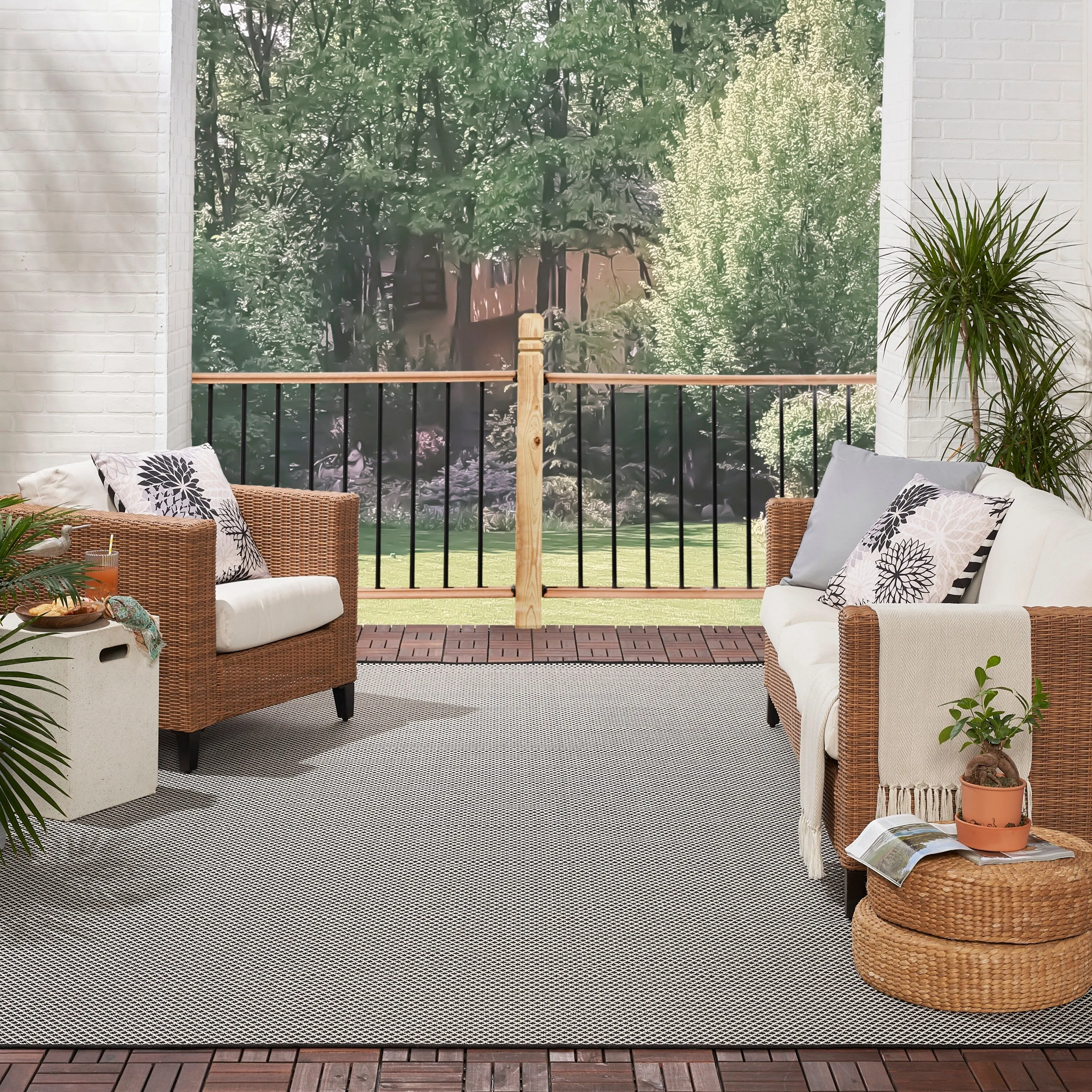 Nourison Courtyard Indoor/Outdoor Modern Geometric Area Rug