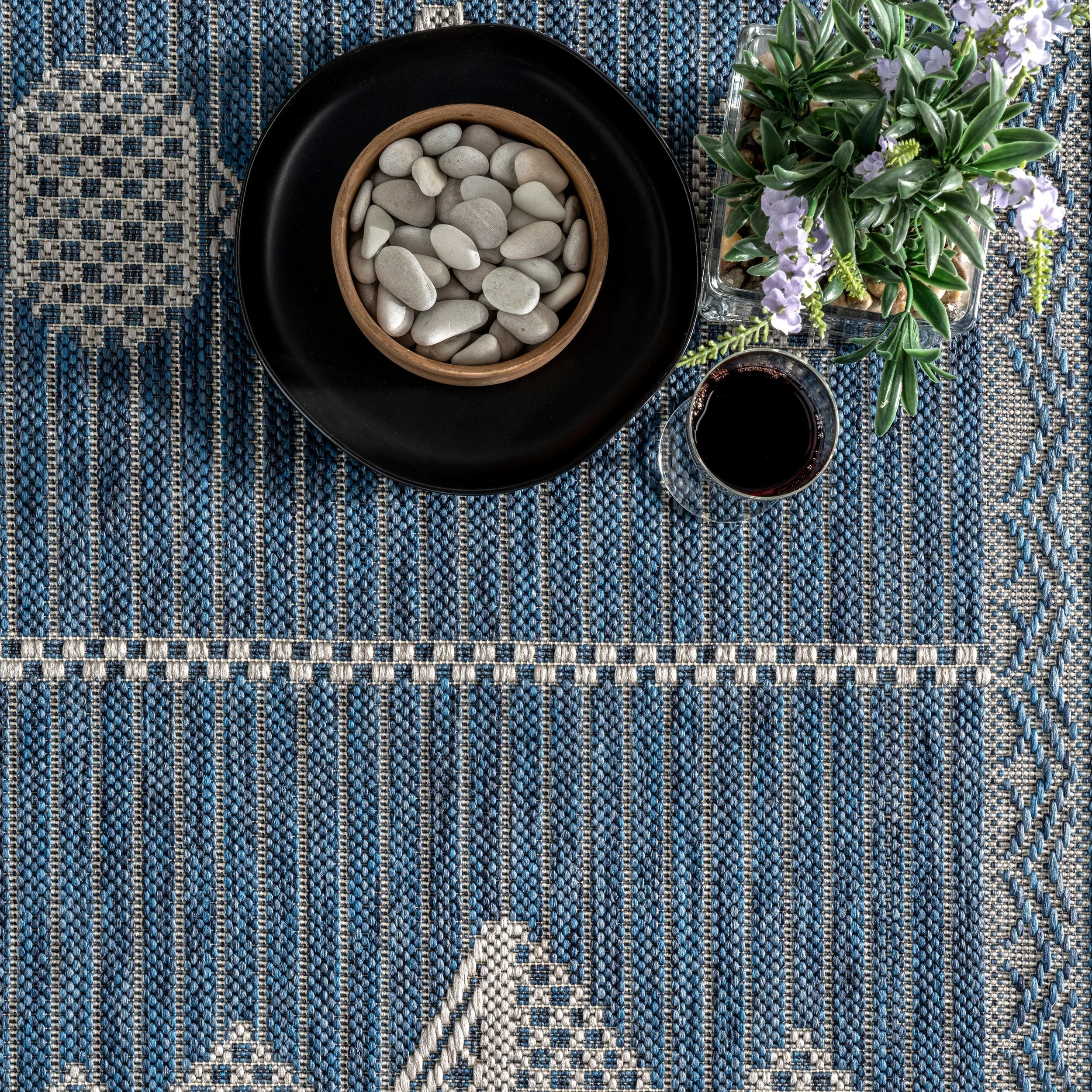 Nuloom Alexandra Aztec Indoor/Outdoor Area Rug