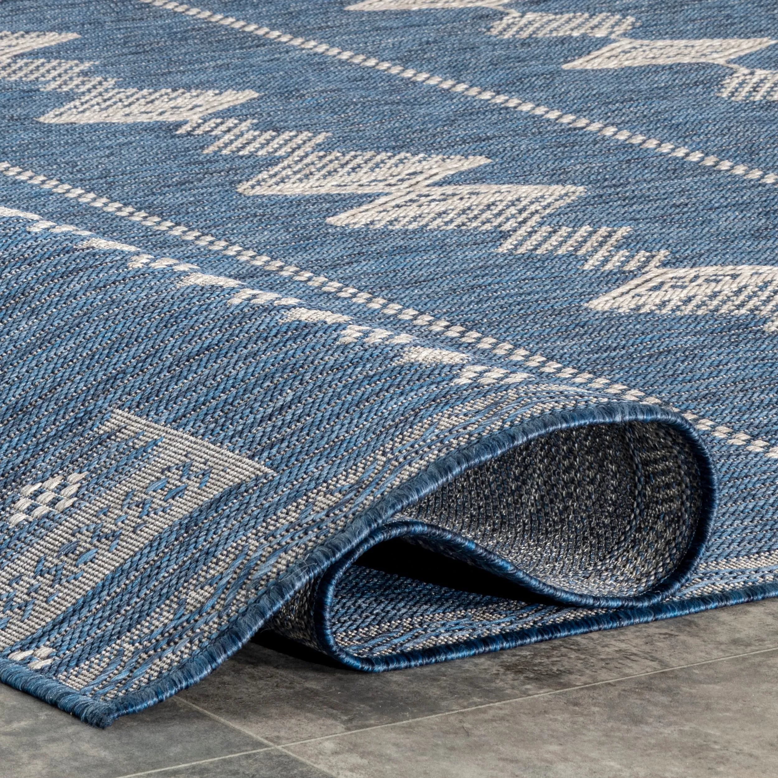 Nuloom Alexandra Aztec Indoor/Outdoor Area Rug