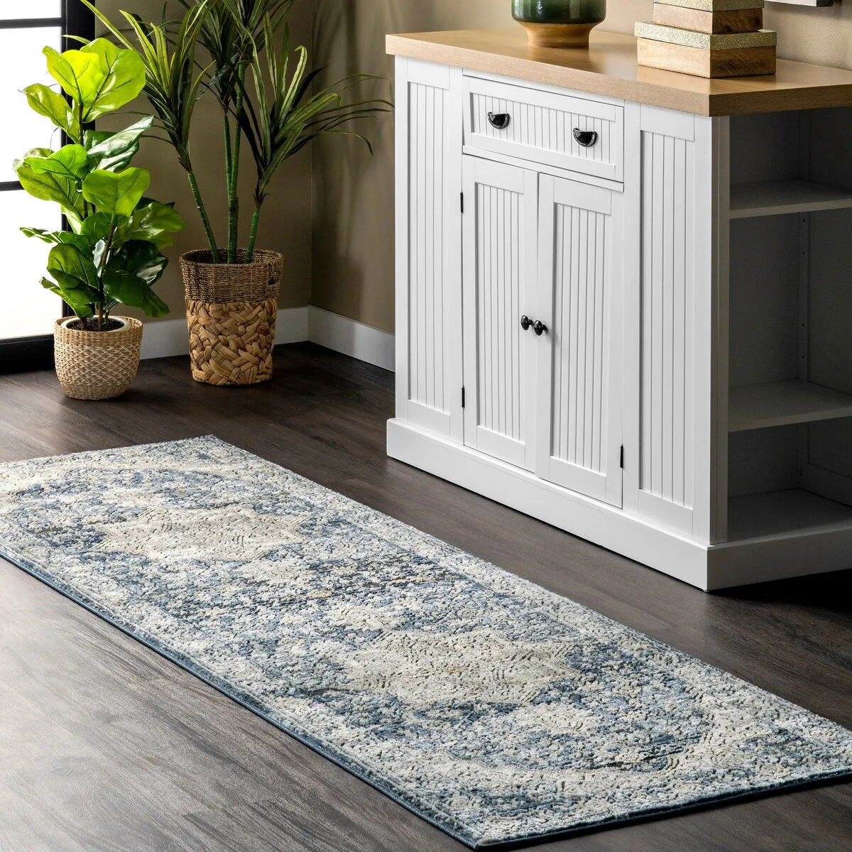 Nuloom Darcie Traditional Medallion Area Rug