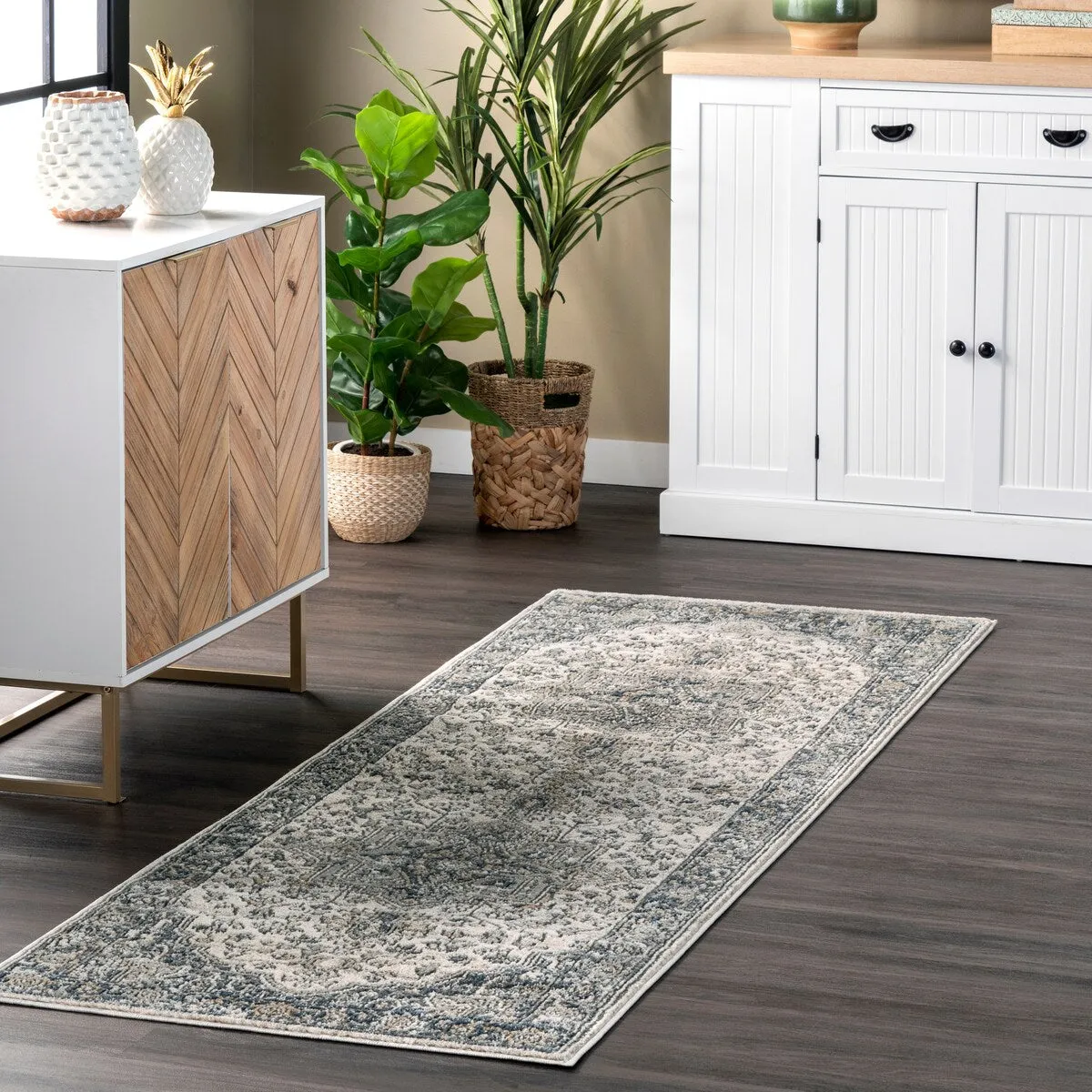 Nuloom Darcie Traditional Medallion Area Rug